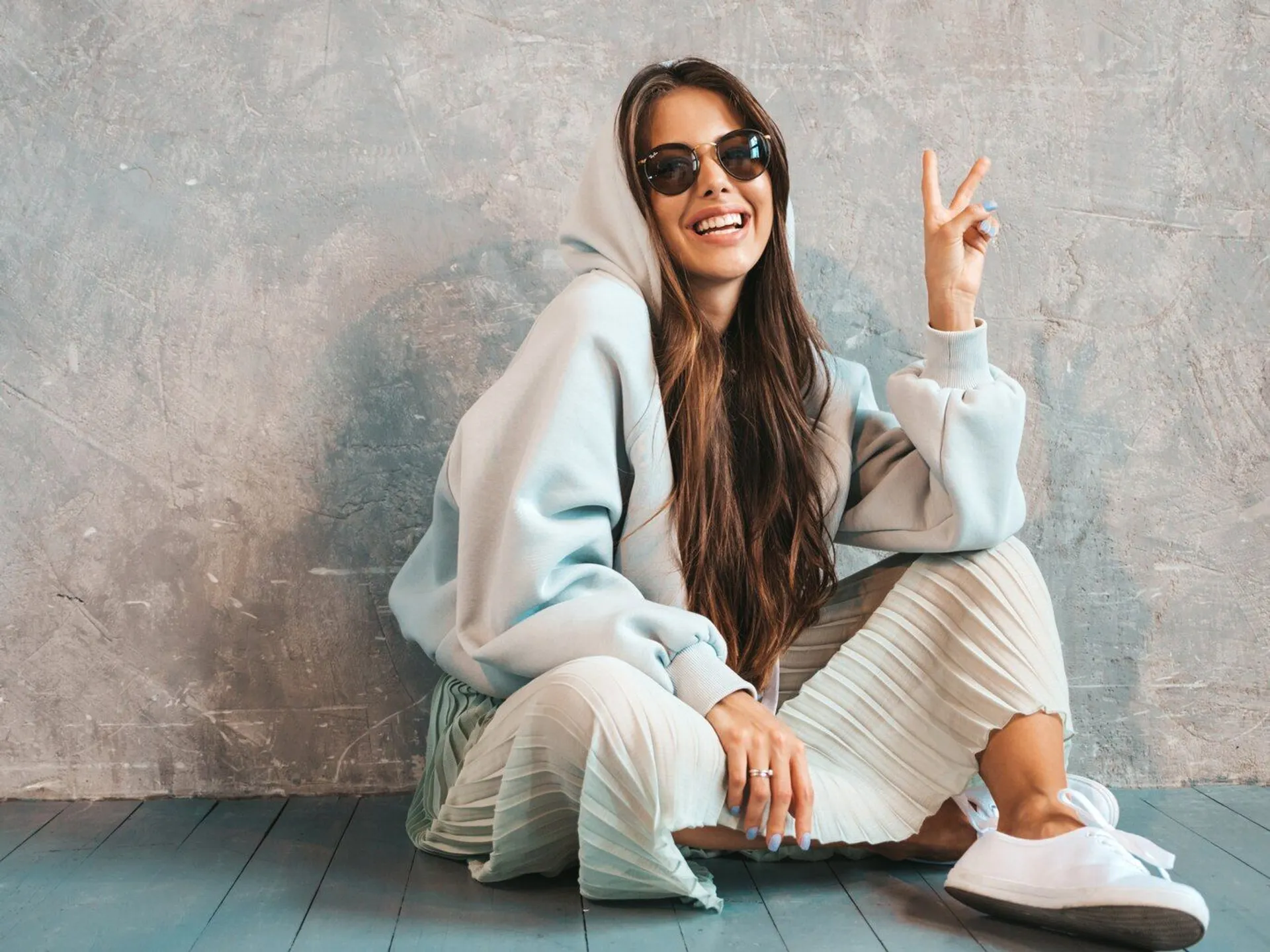 Comeback der Mode der 90er und 2000er Jahre: Wie die Popkultur den Trend in der heutigen Mode setzt