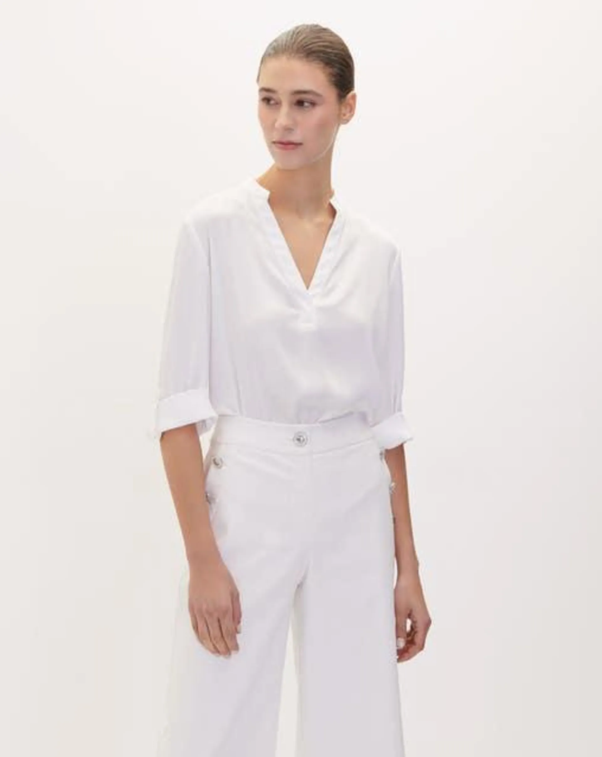 Blusa Blanca De Satín Cuello Mao Escote V