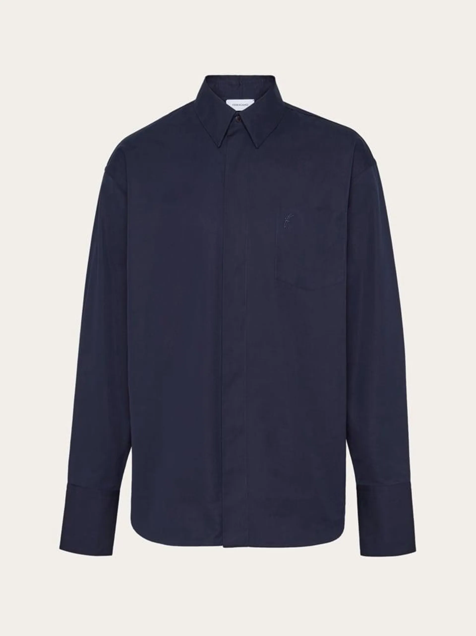 Camisa deportiva con bolsillo de parche