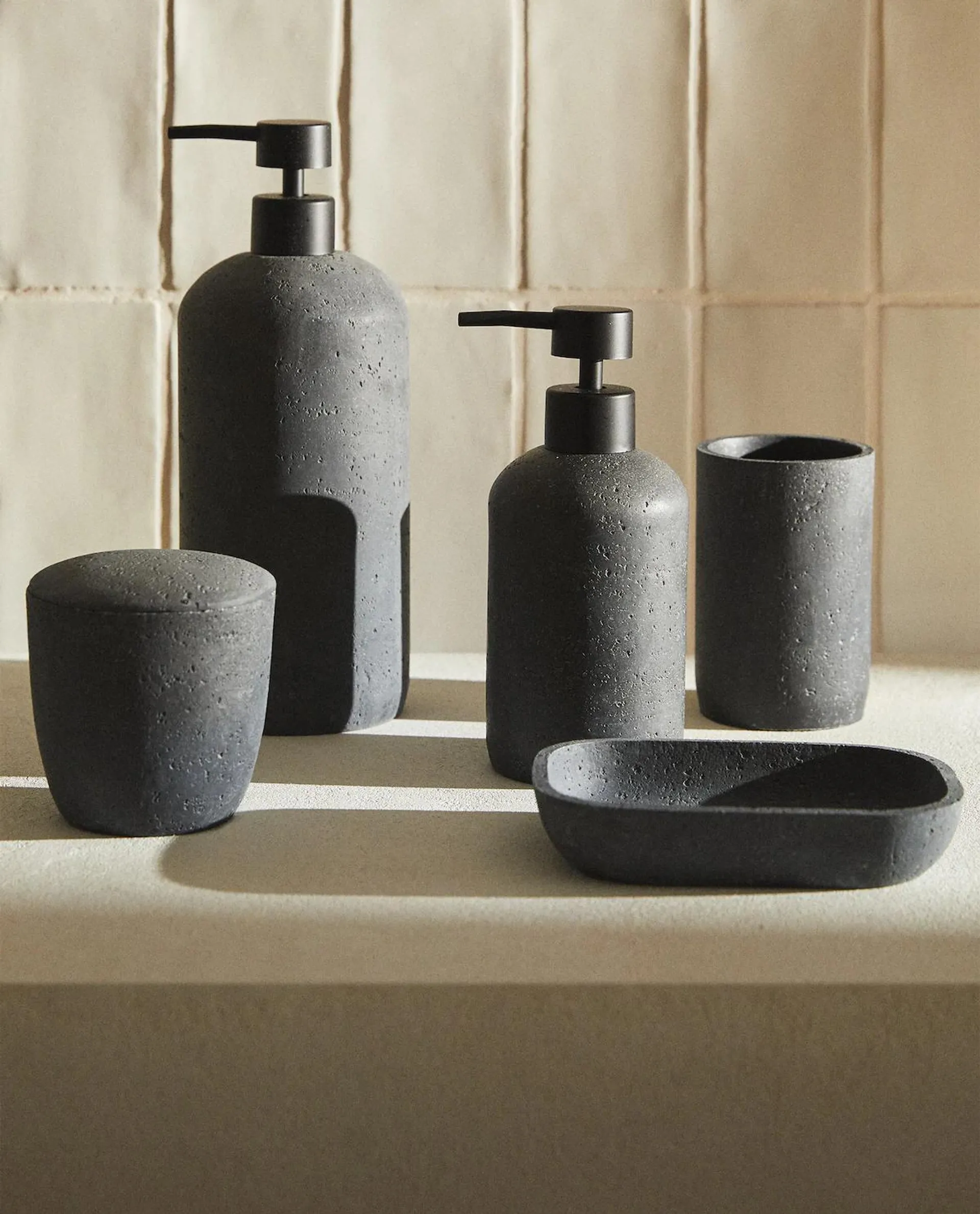 JUEGO DE BAÑO RESINA PIEDRA NEGRA