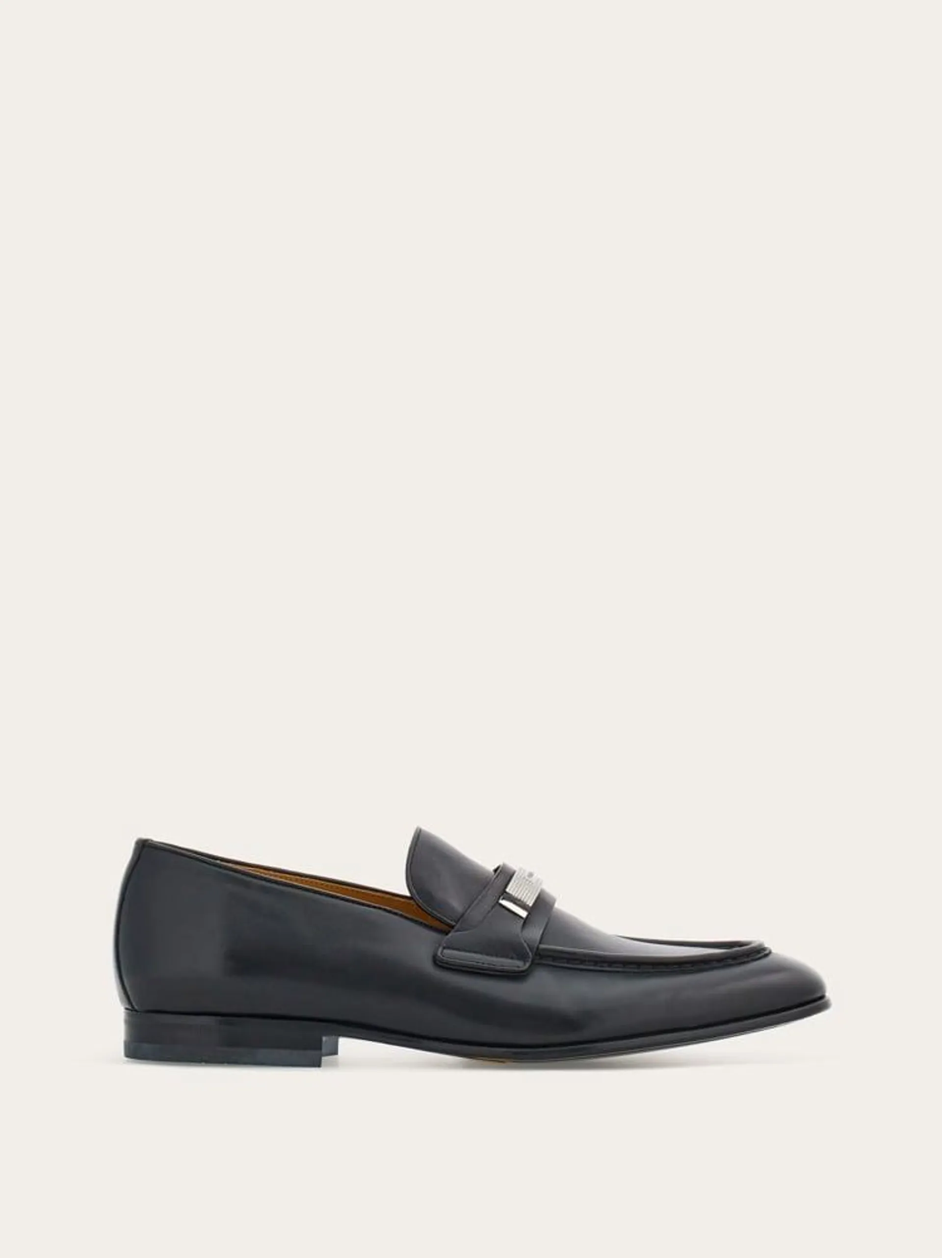 Mocasines adorno de metal