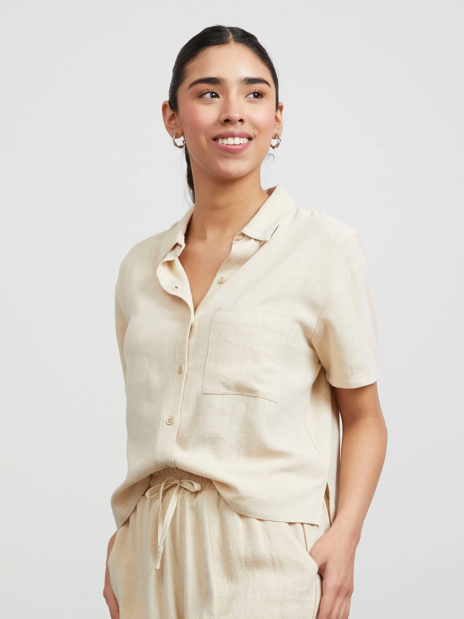 Blusa Camisera Manga Corta Beige