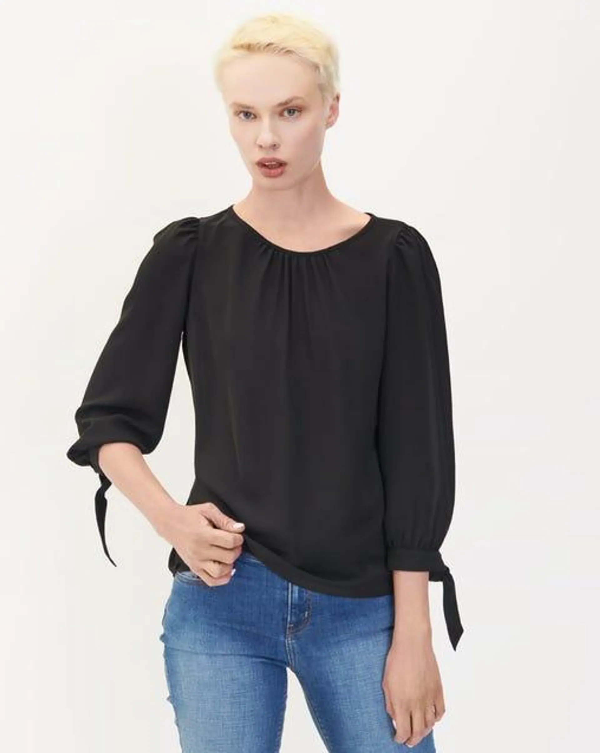 Blusa Negra Escote Redondo