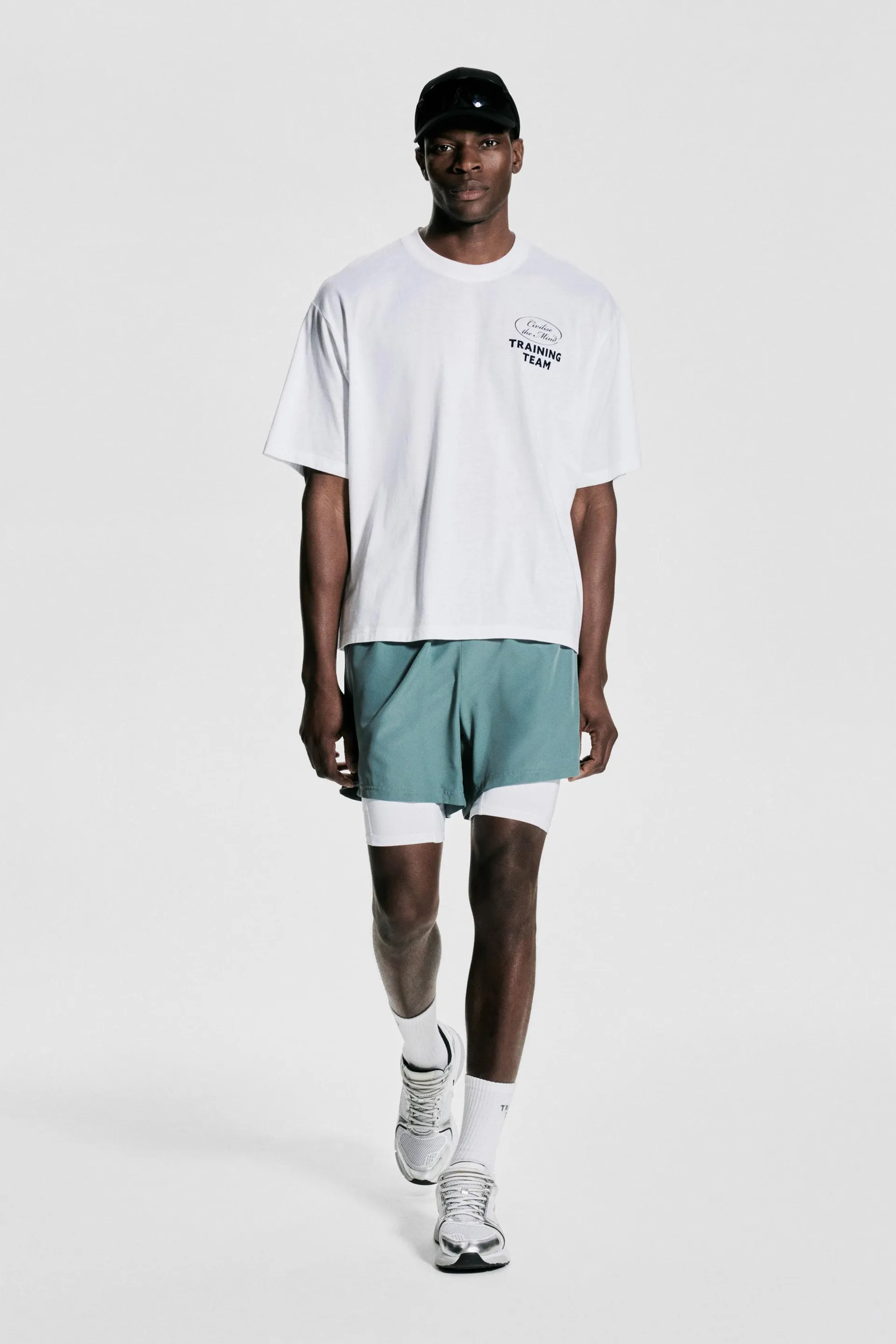 Playera deportiva de corte cuadrado con DryMove™