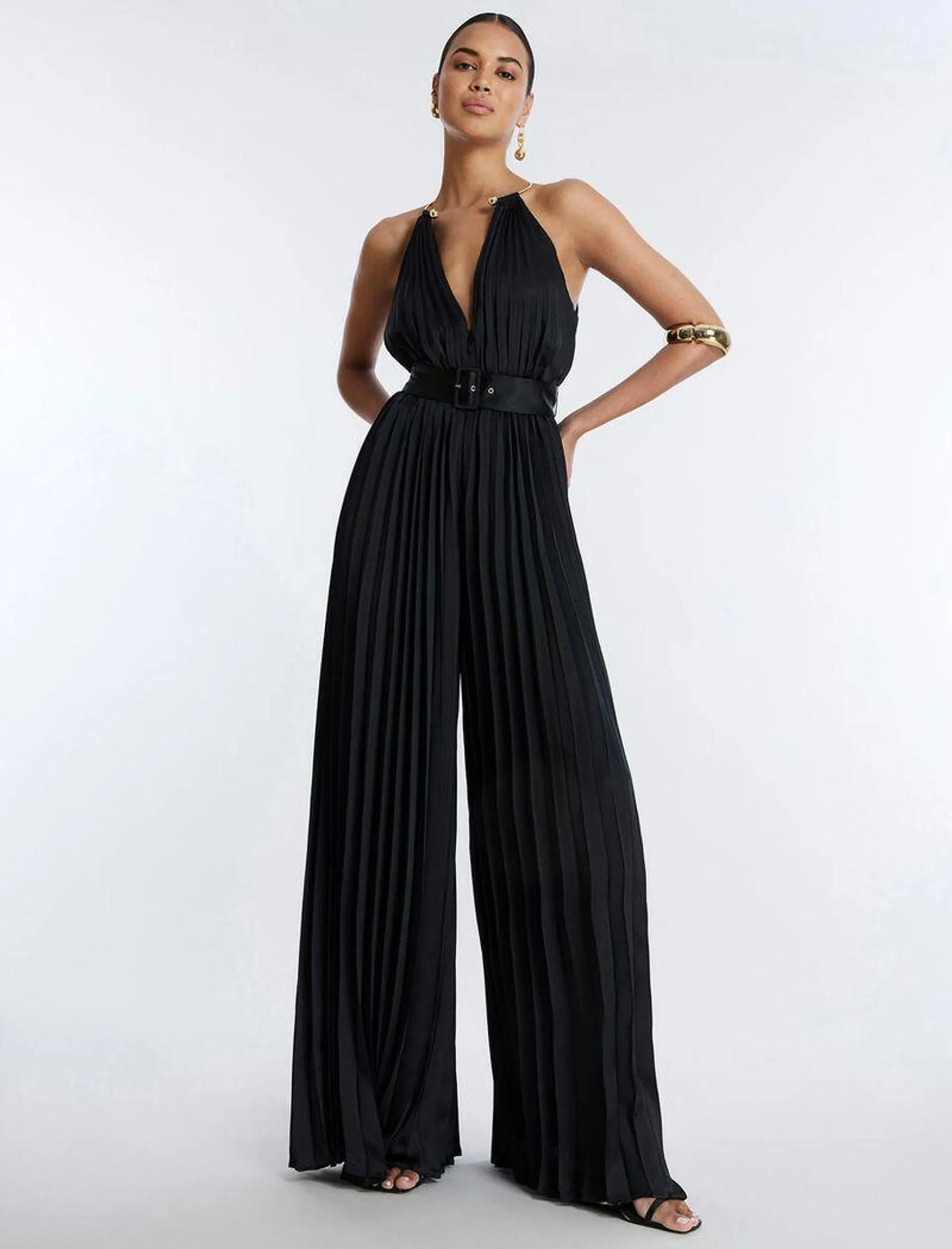 JUMPSUIT HALTER SATINADO PLISADO CON CINTURÓN