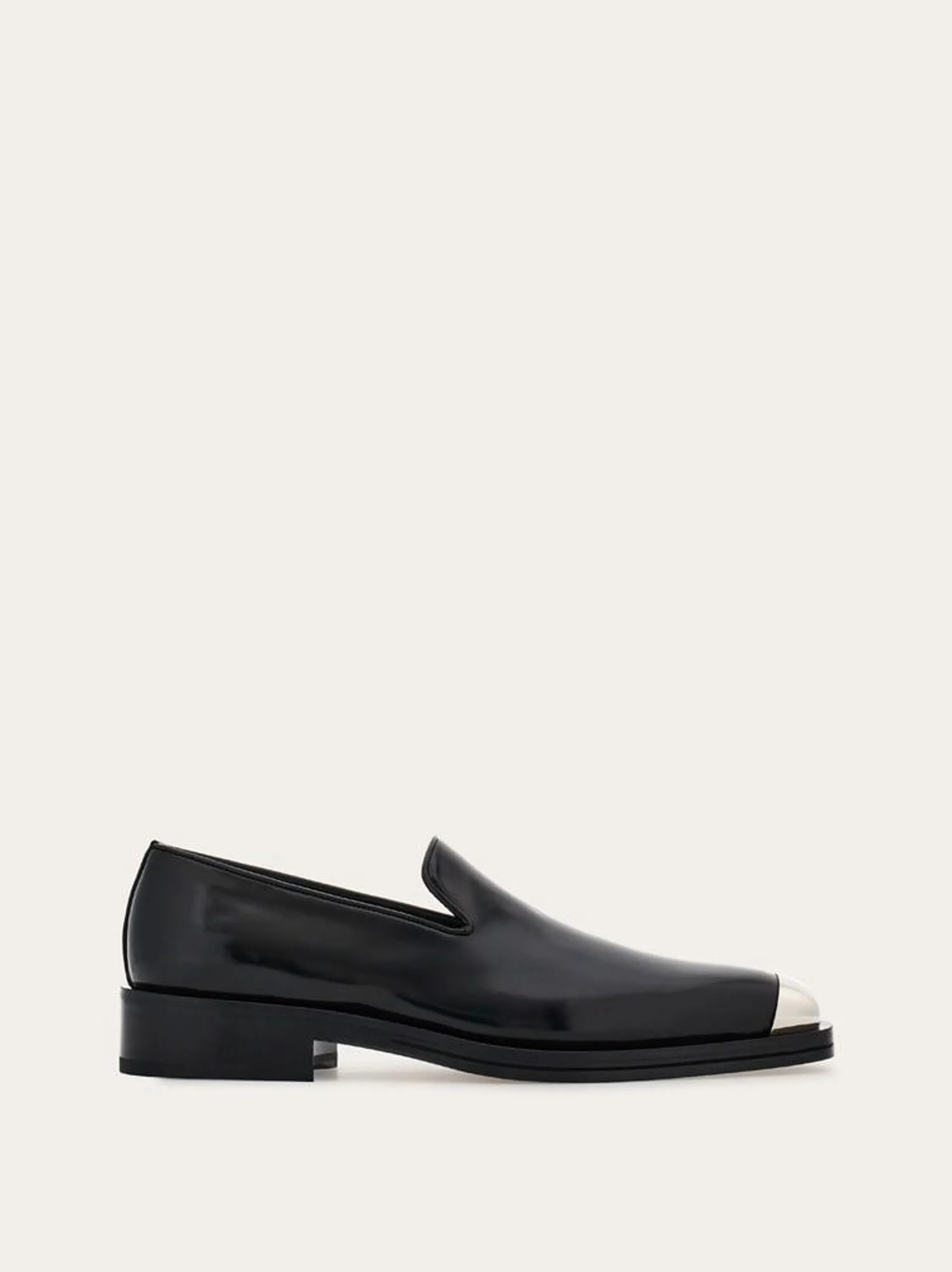 Mocasines con punta metálica