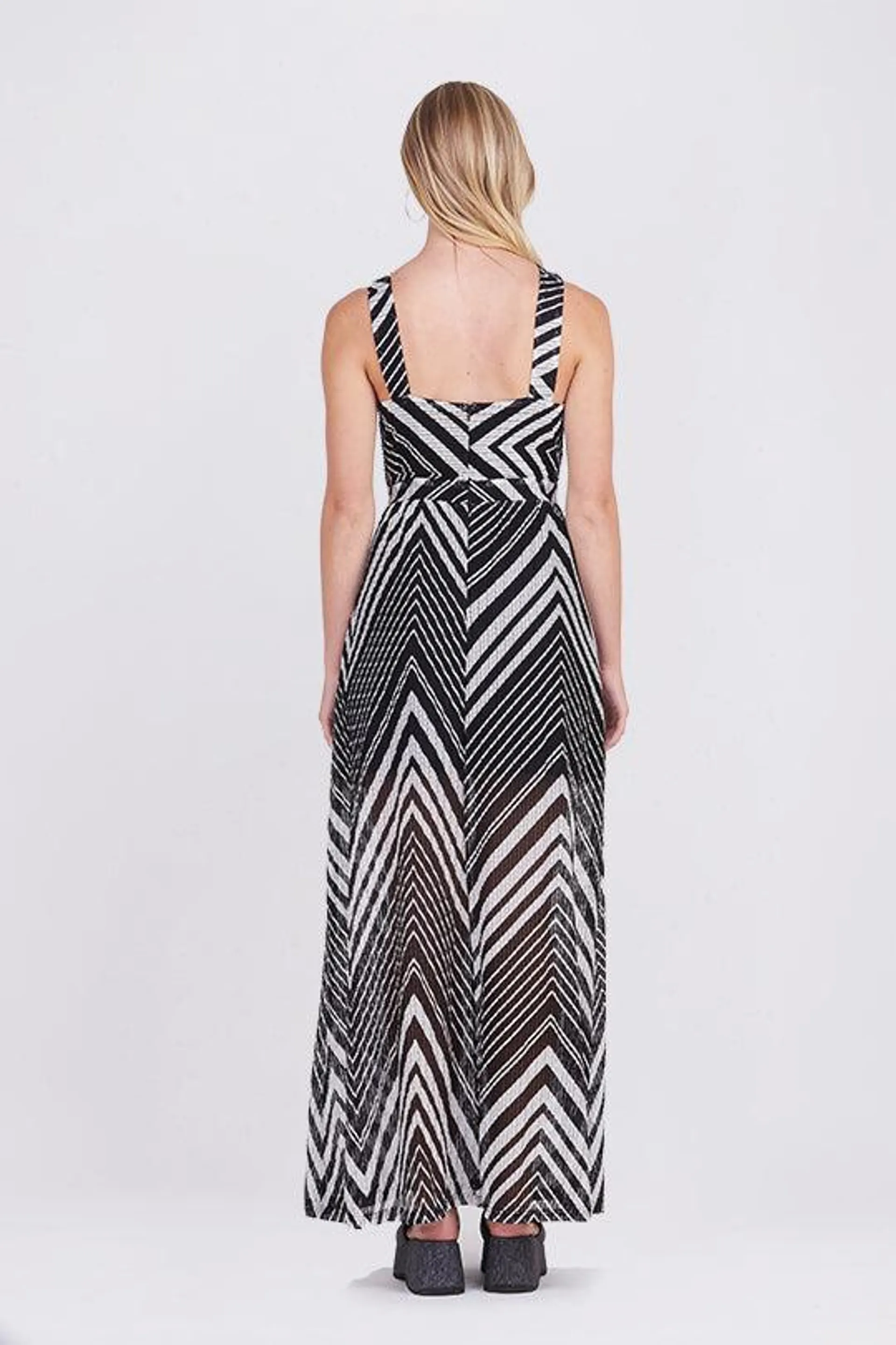 MAXI VESTIDO NEGRO CON BLANCO