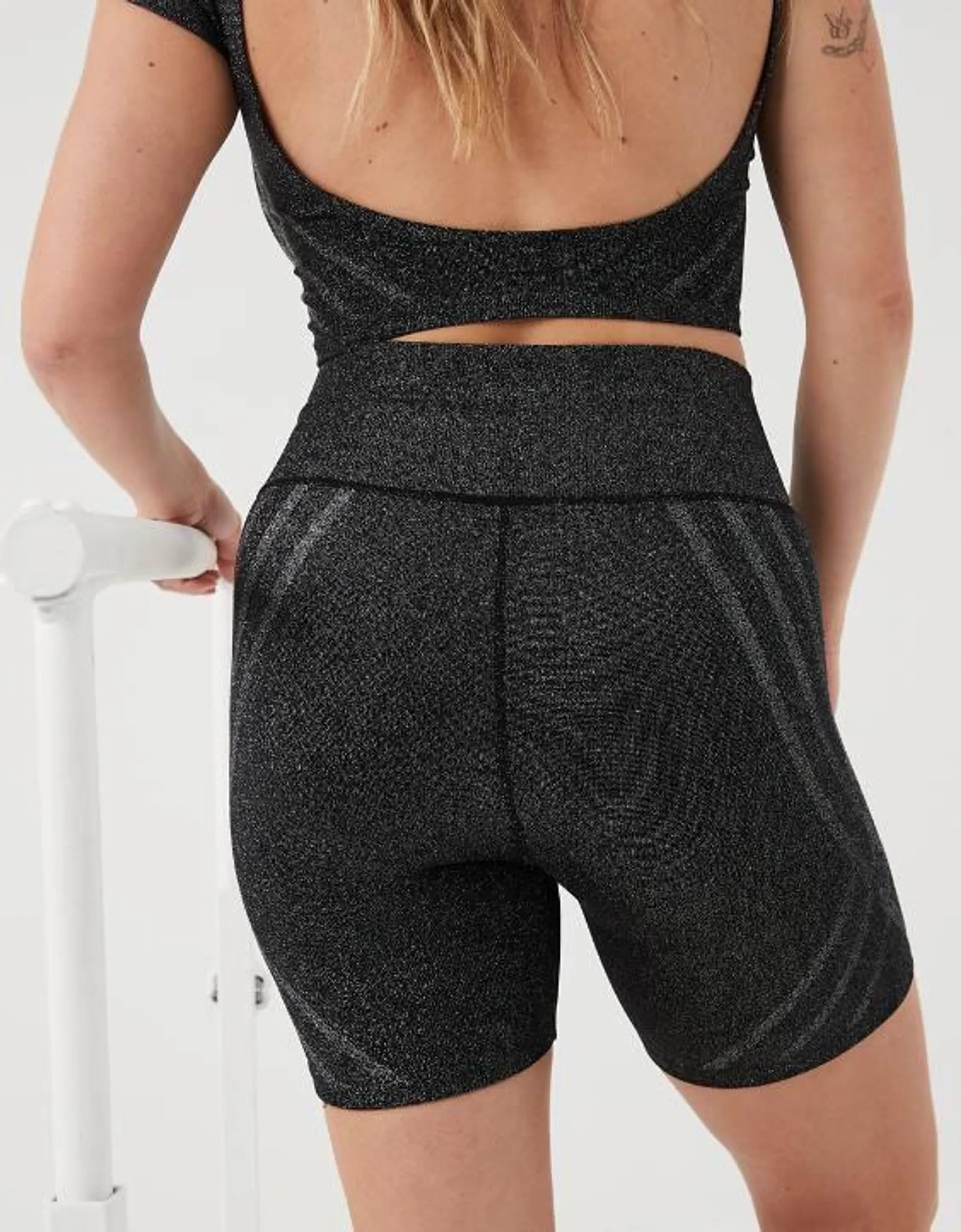 OFFLINE By Aerie Bike Short Seamless de Lúrex de 5"