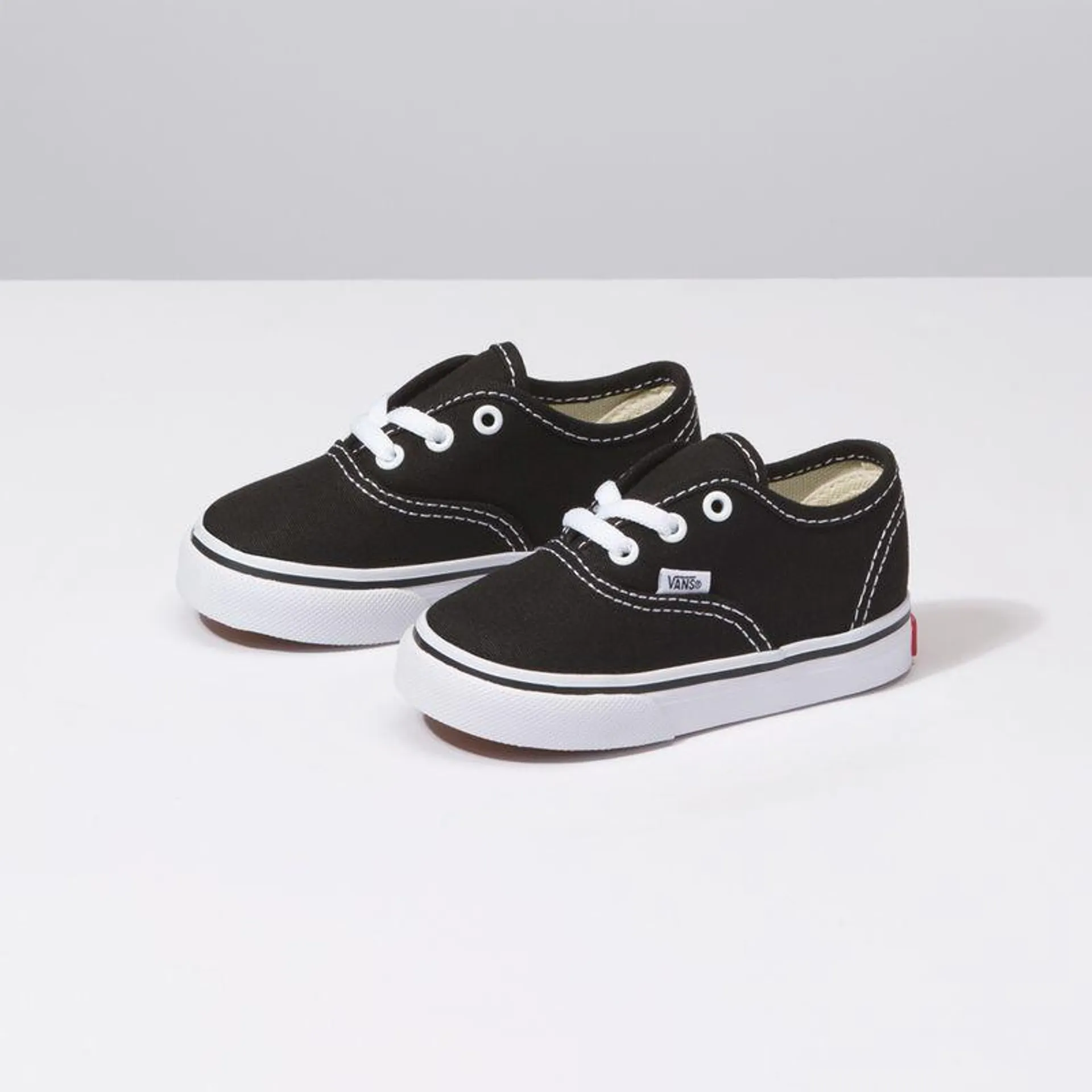 Classics Authentic Black 9BLK