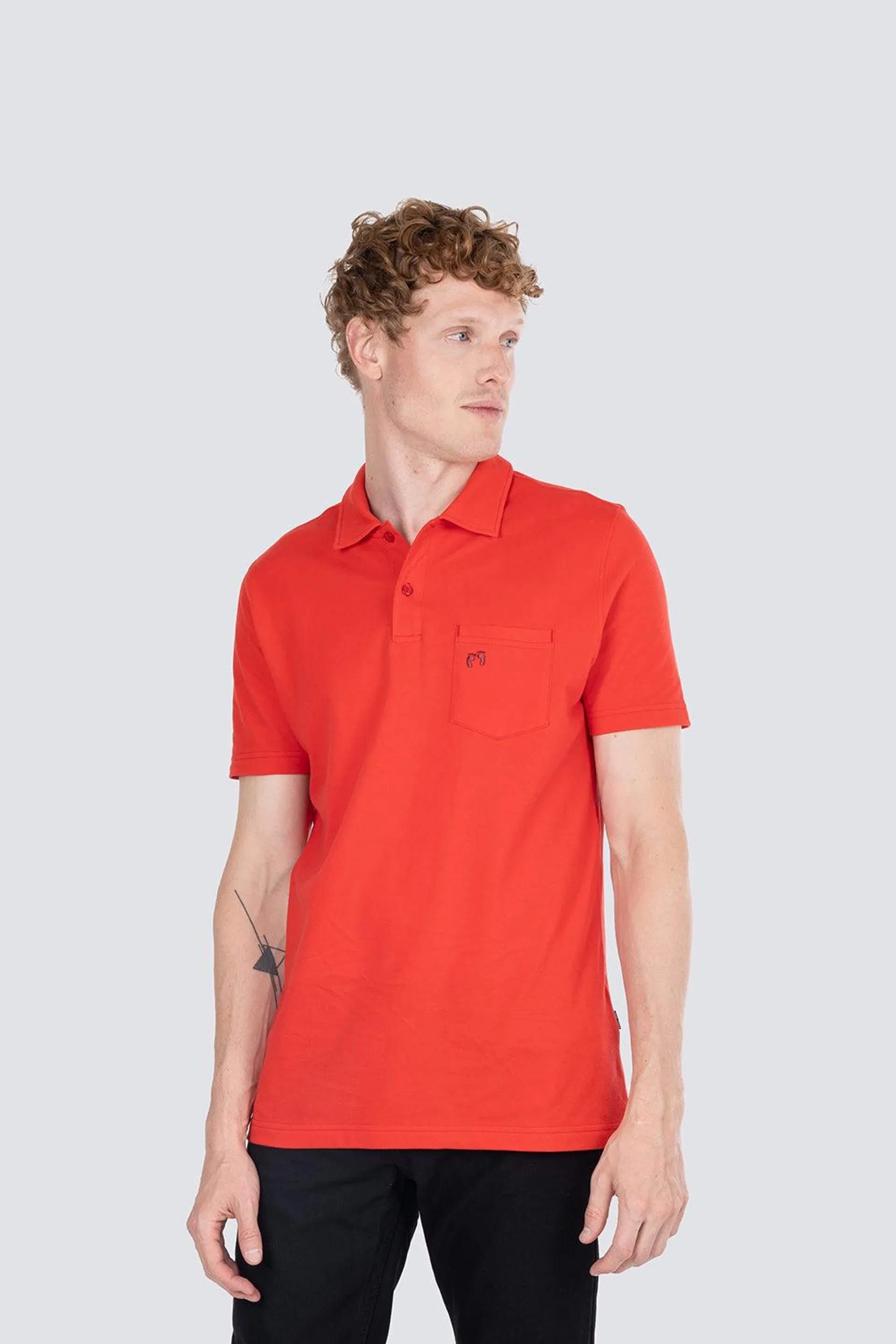 Polo roja con bolsillo