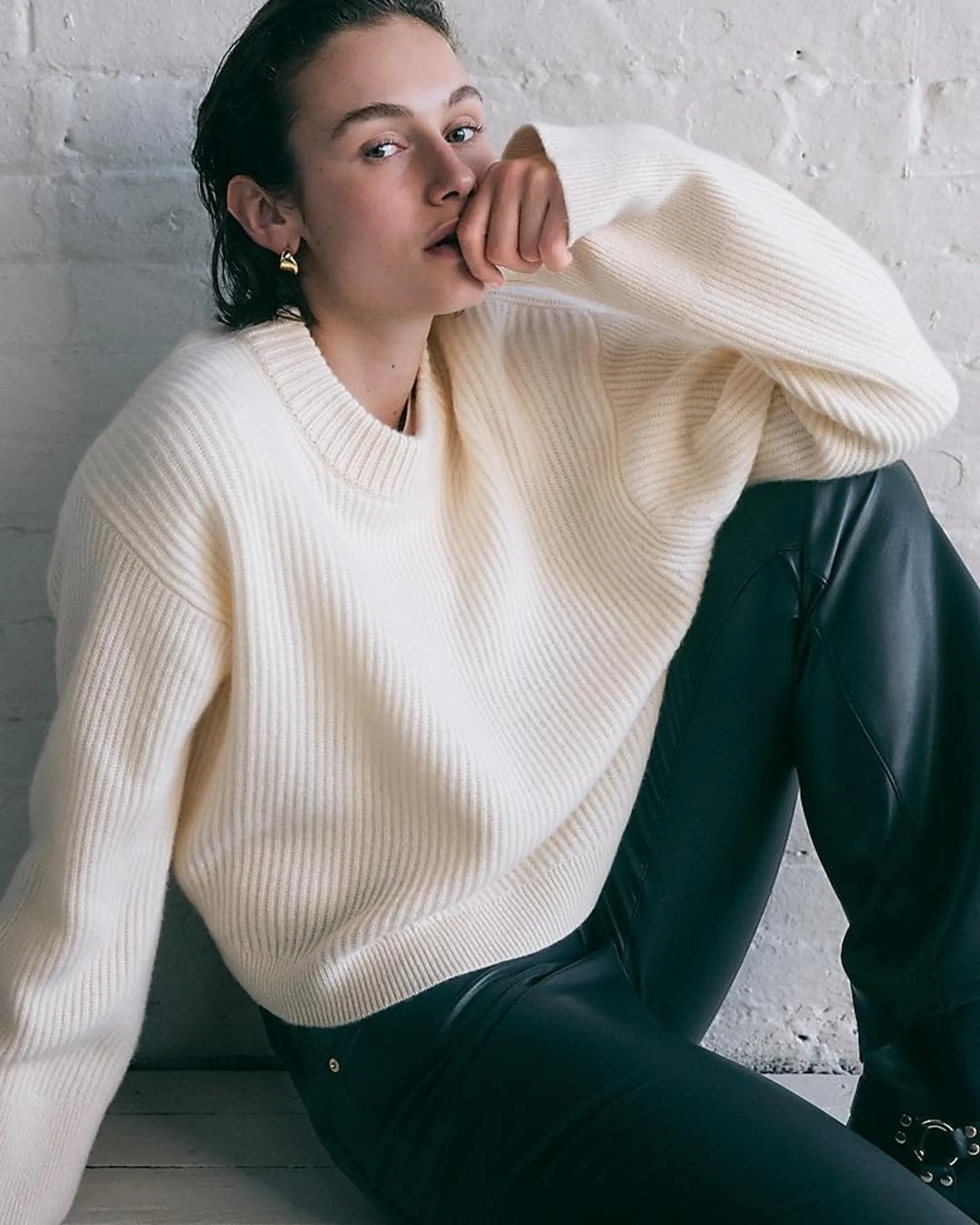 Ribbed cashmere cropped crewneck sweater