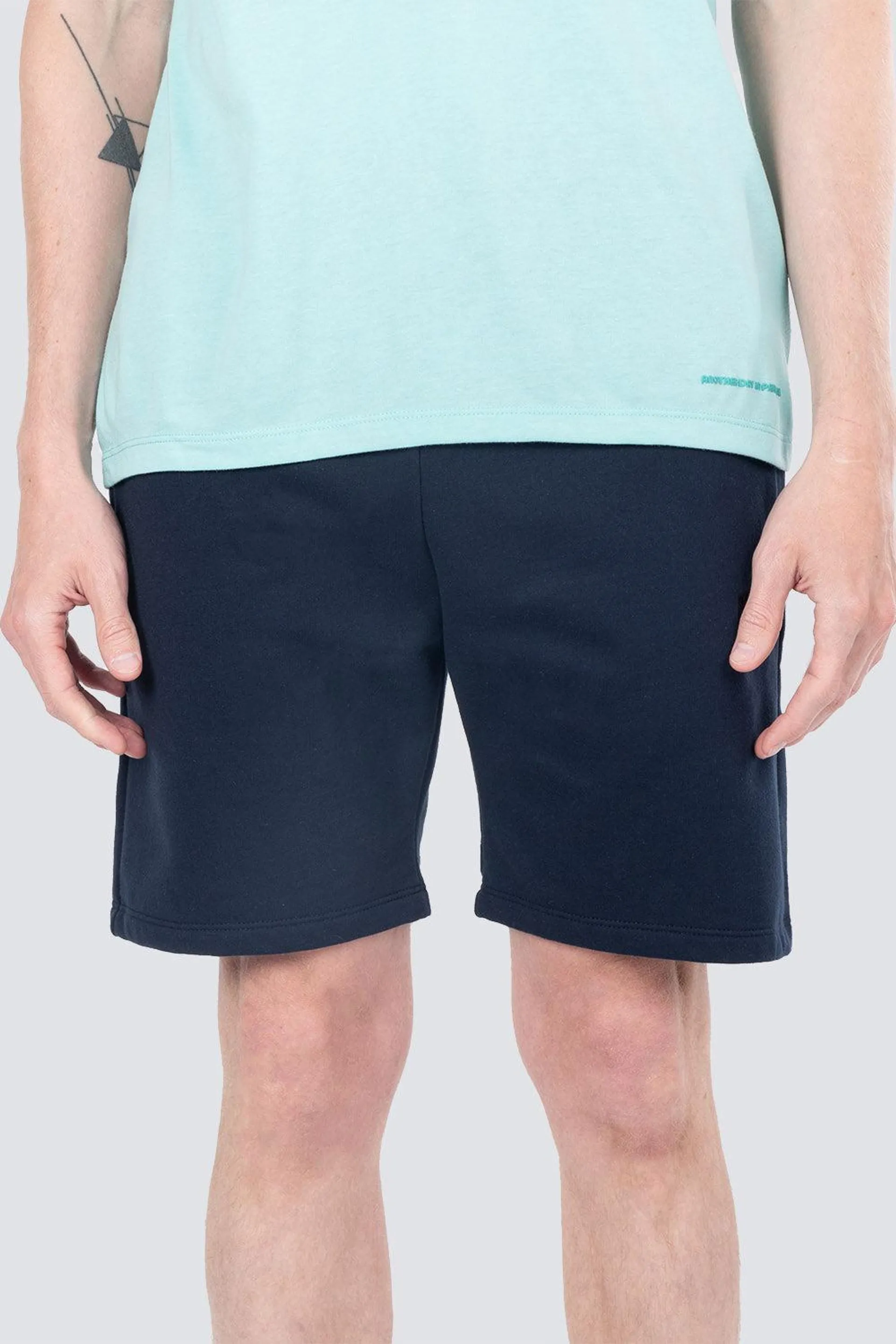 Short deportivo azul