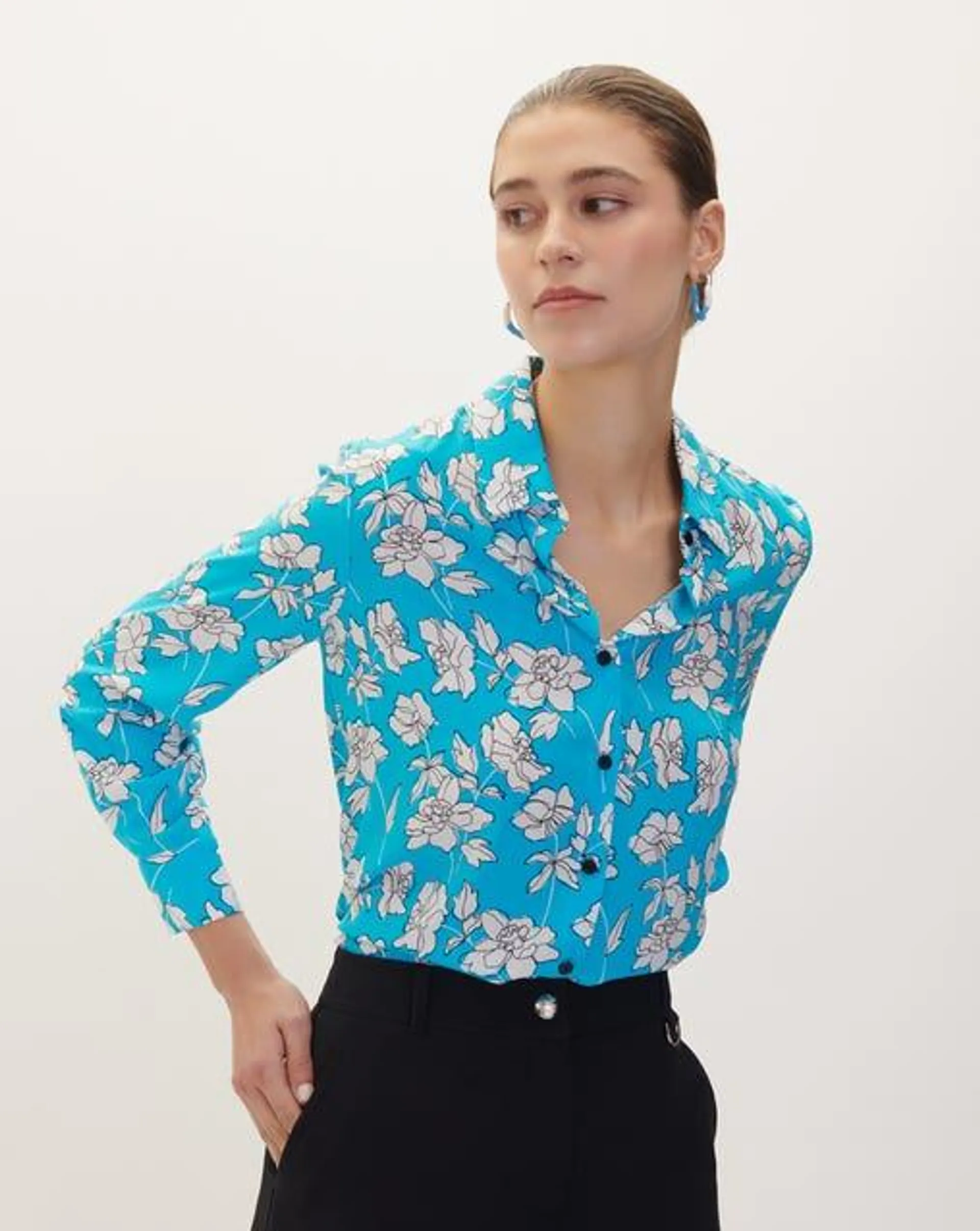 Blusa Camisera Azul Estampado Floral