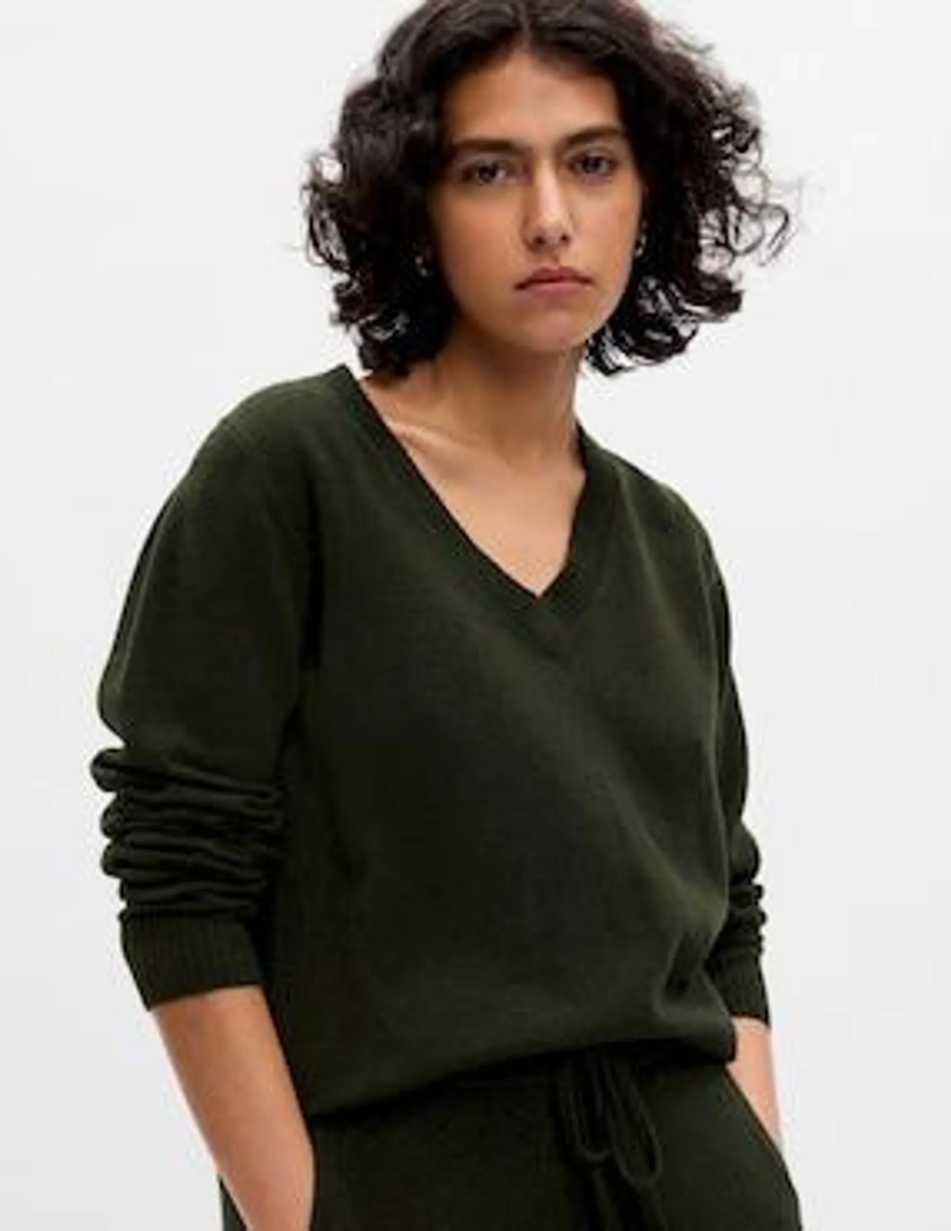 Suéter cuello V para mujer