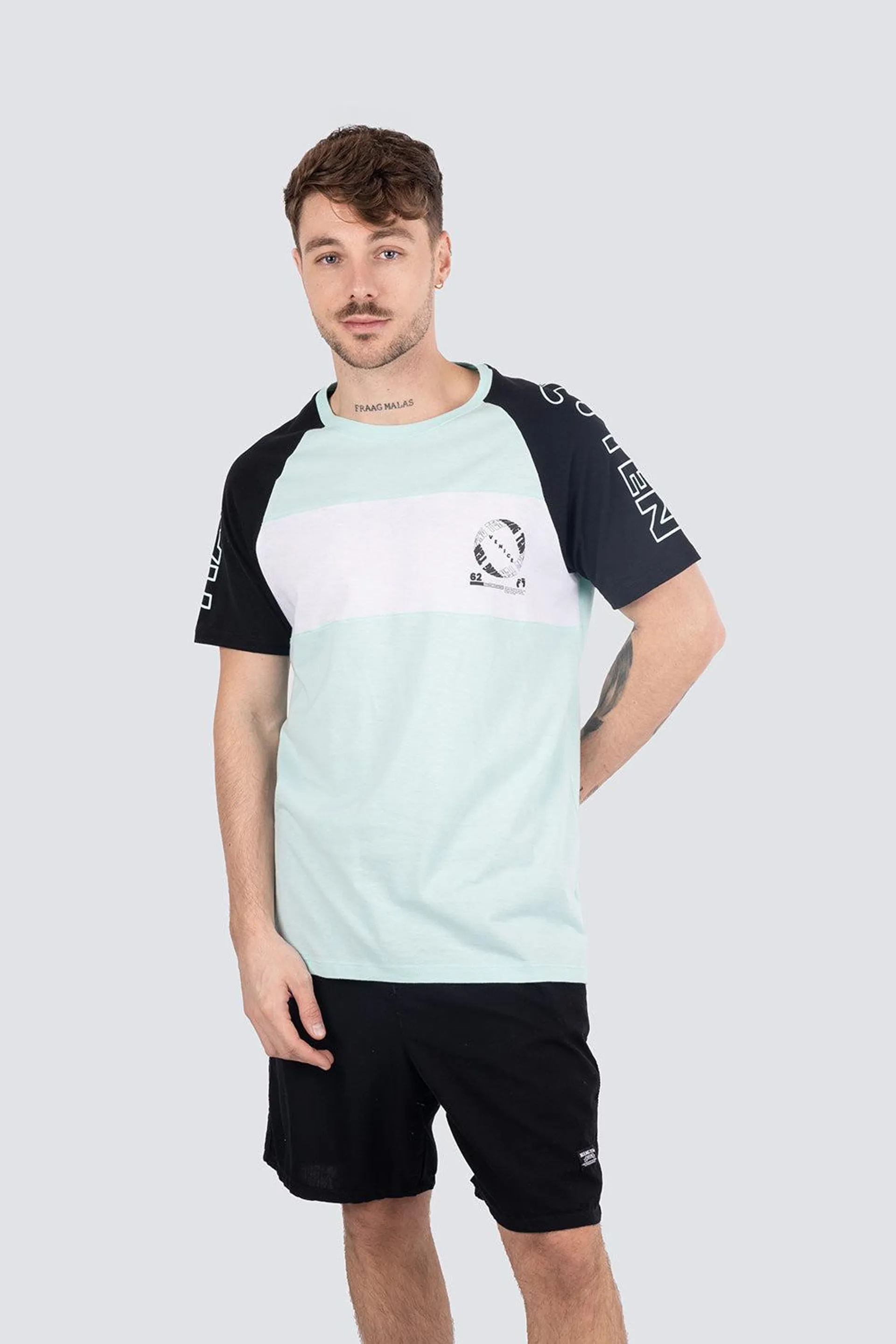 Playera con estampado en mangas