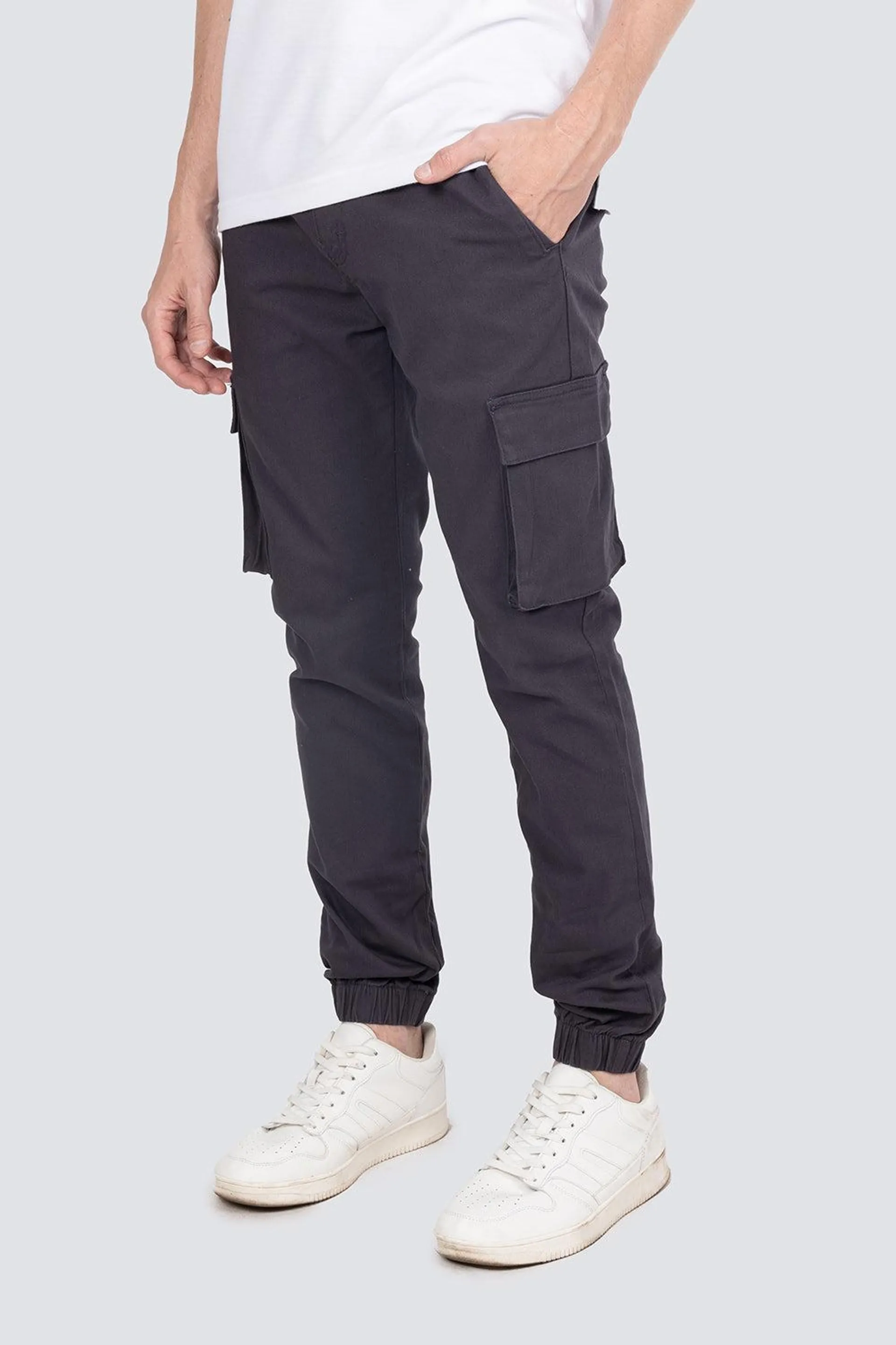 Jogger tipo cargo gris