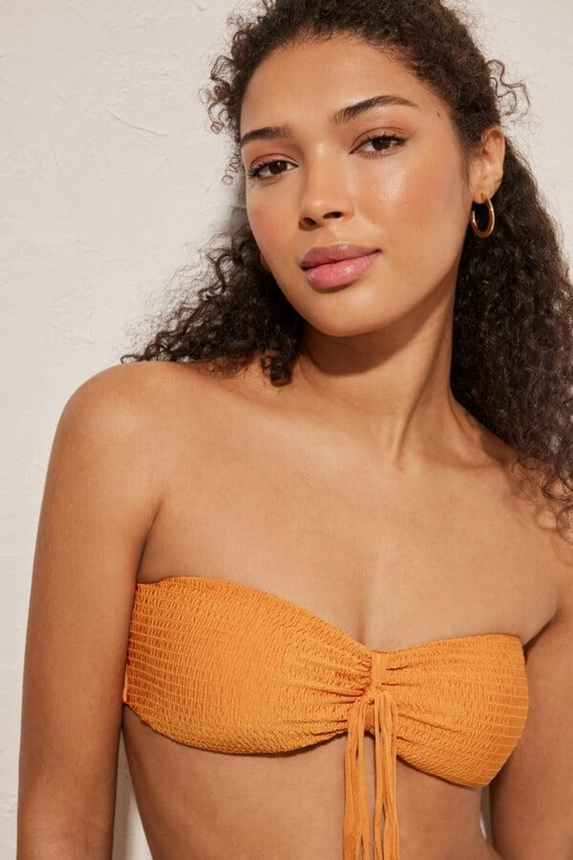 Top bikini bandeau flecos naranja