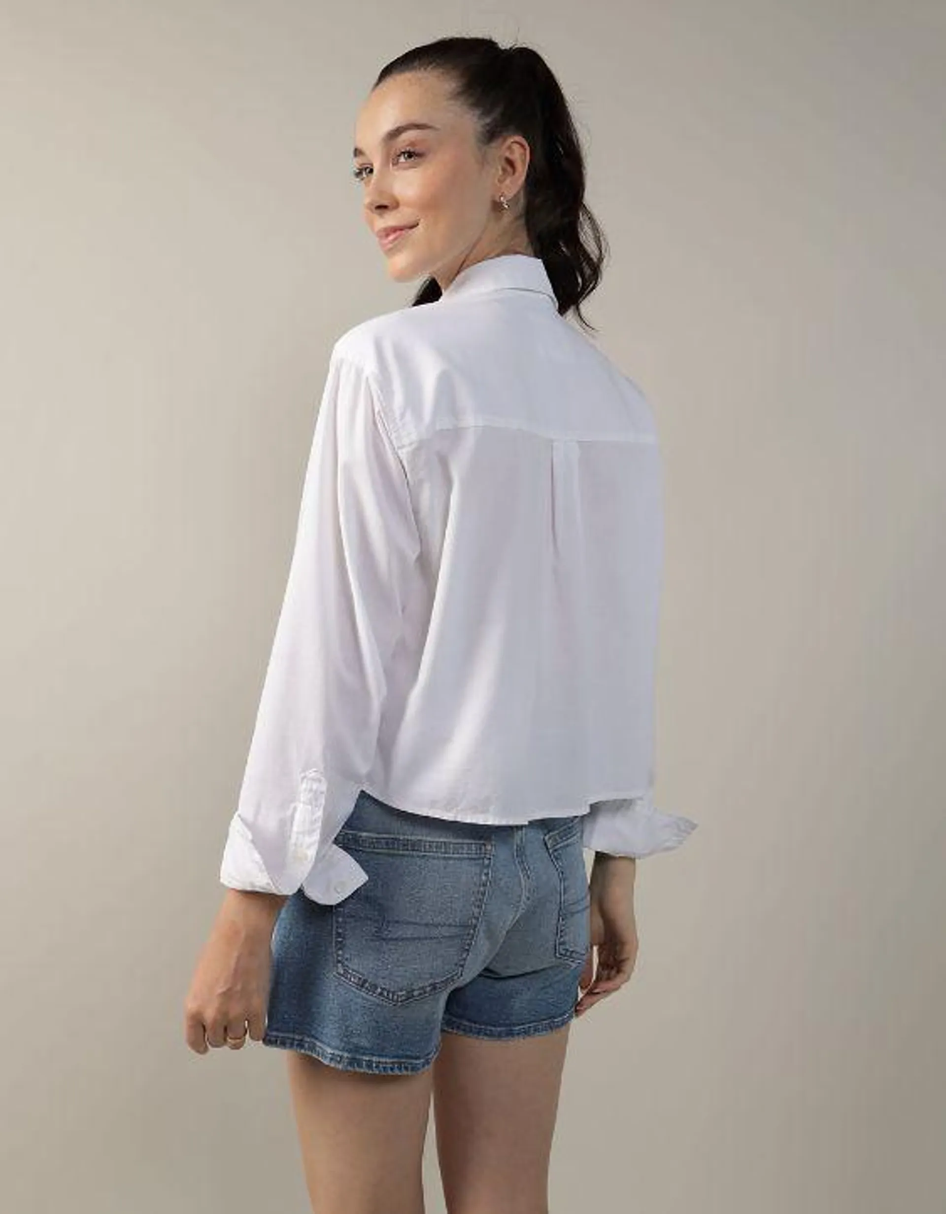 AE Camisa cropped con botones