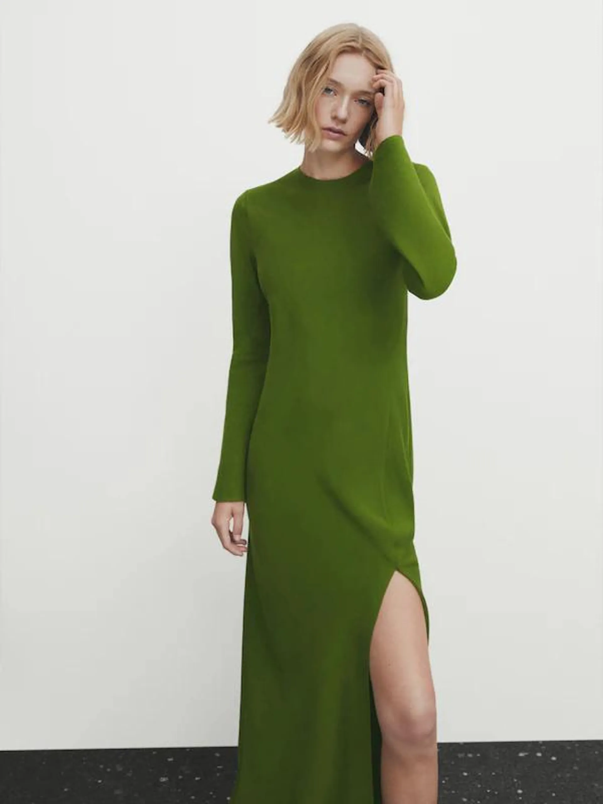 Vestido fluido manga larga abertura