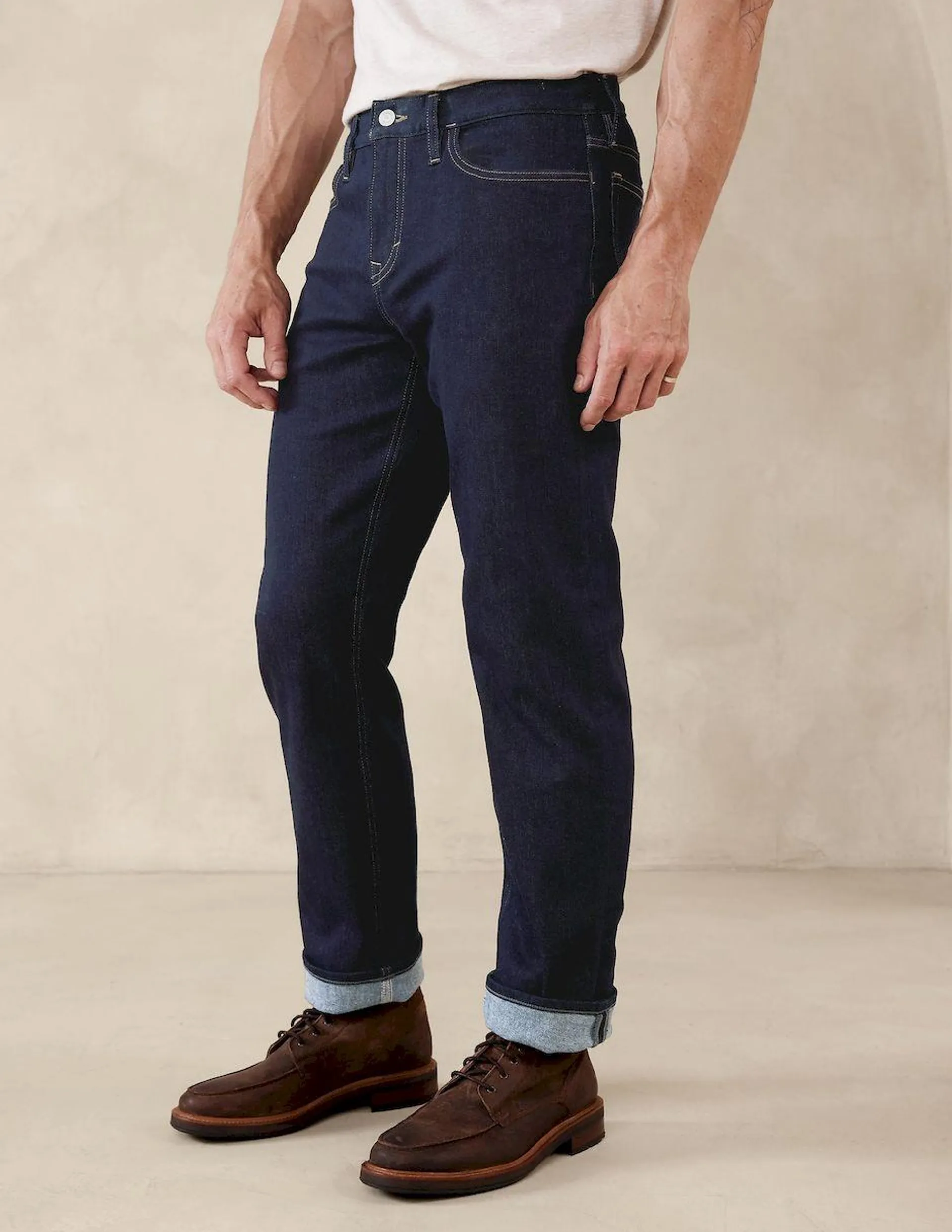 Jeans straight lavado obscuro para hombre