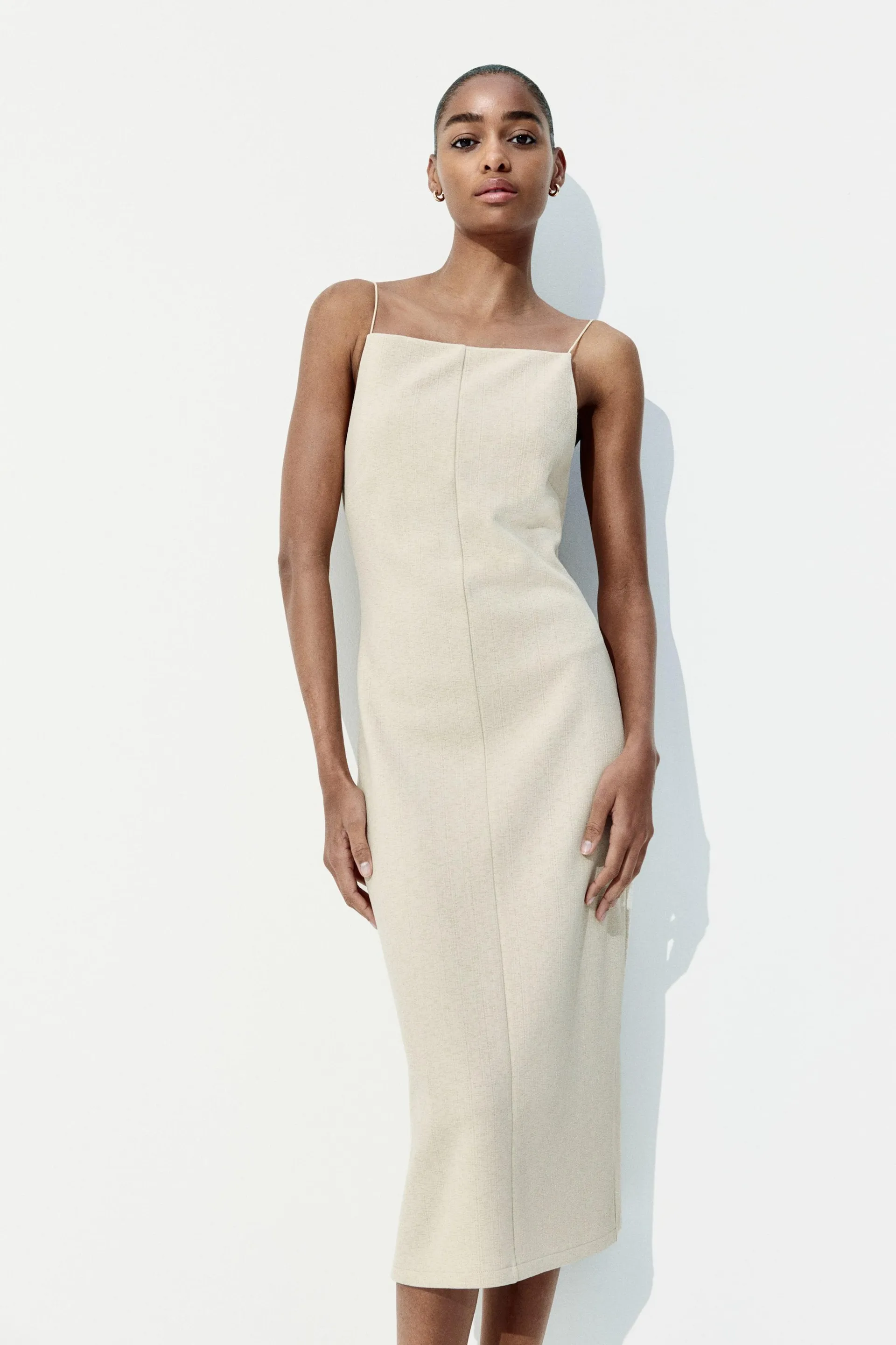 Vestido de tirantes con falda de tubo