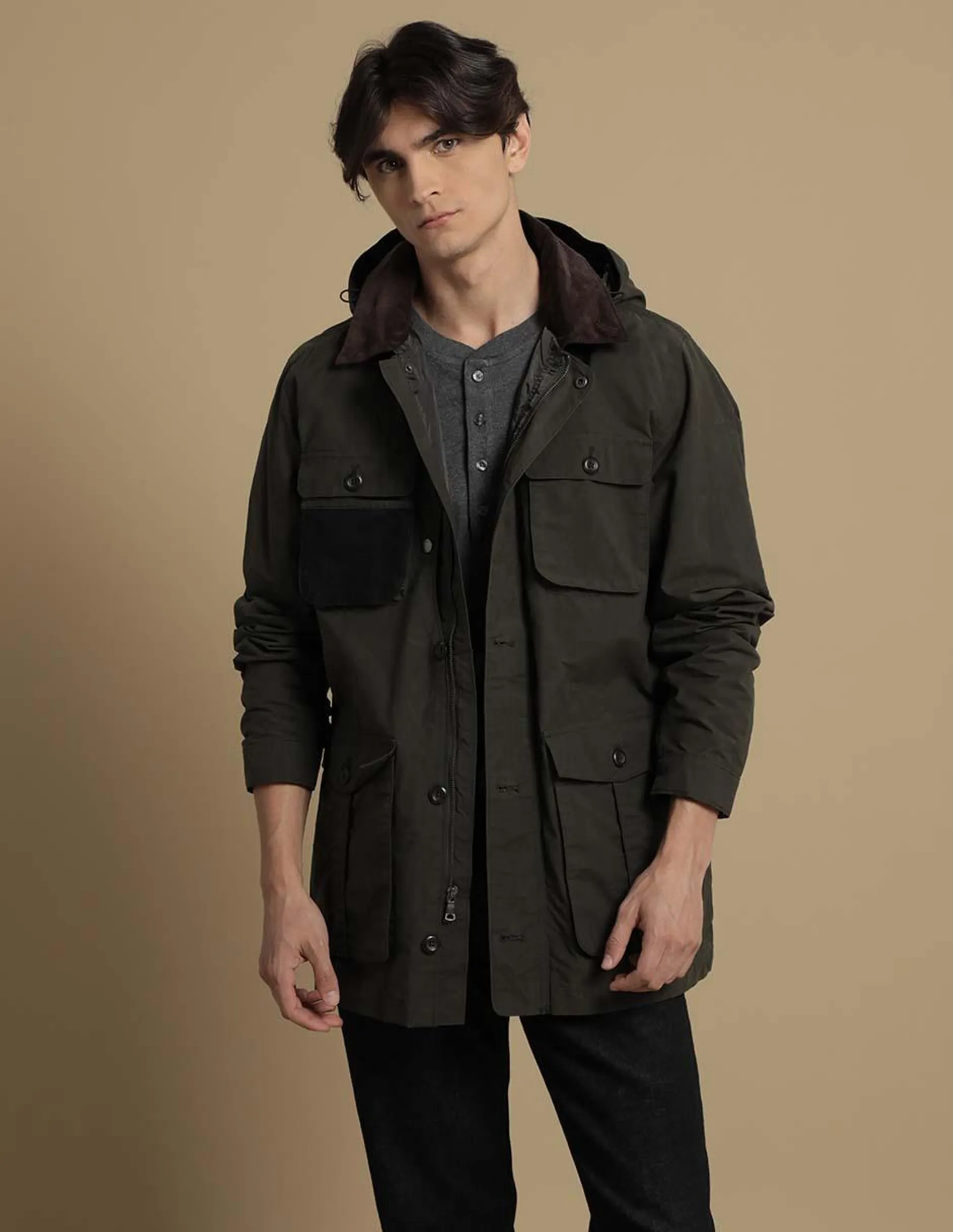 Chamarra con capucha para hombre