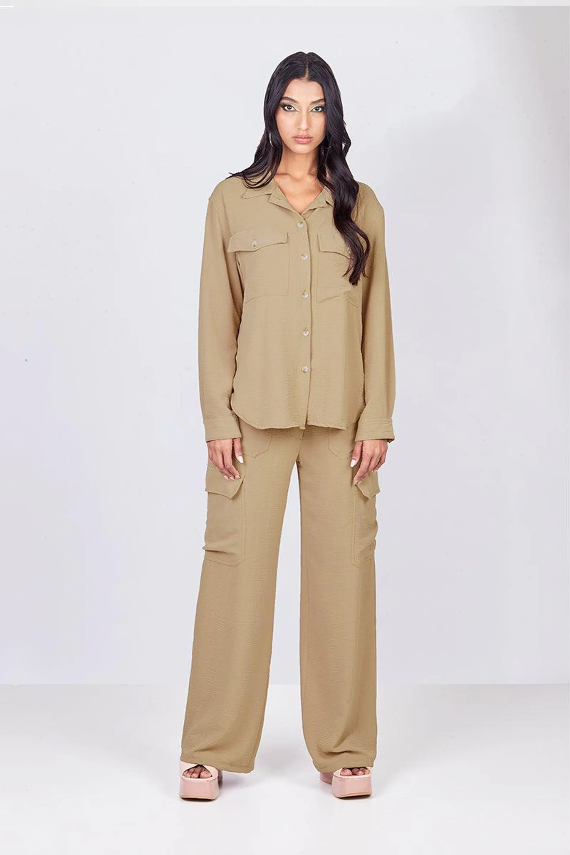 PANTALÓN CARGO COLOR BEIGE