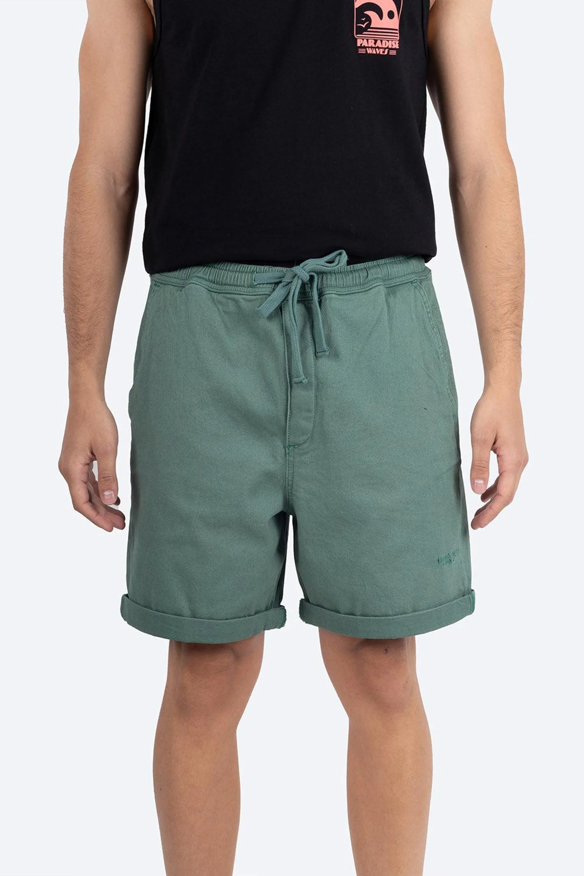 Short verde con jareta