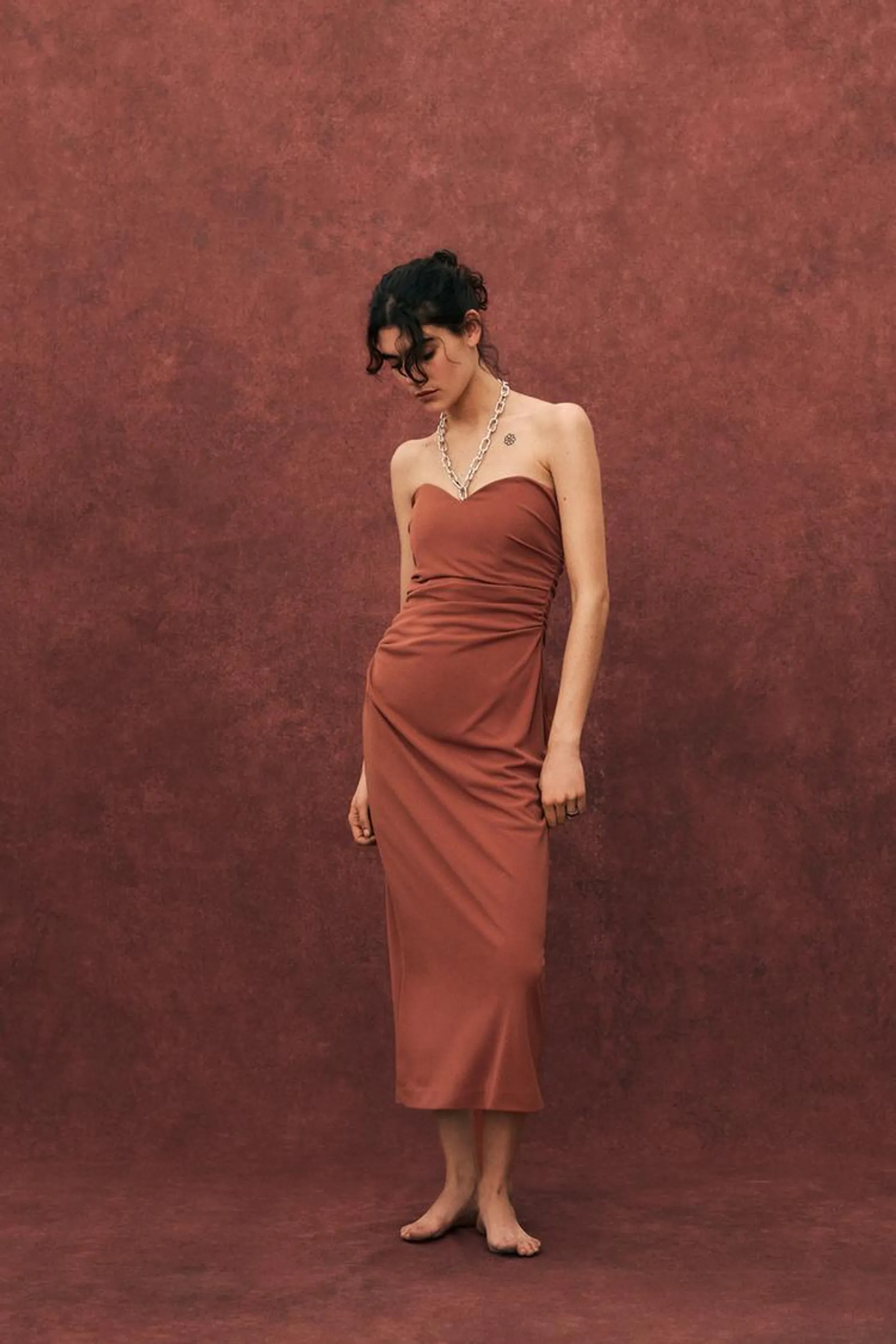 VESTIDO MIDI STRAPLESS
