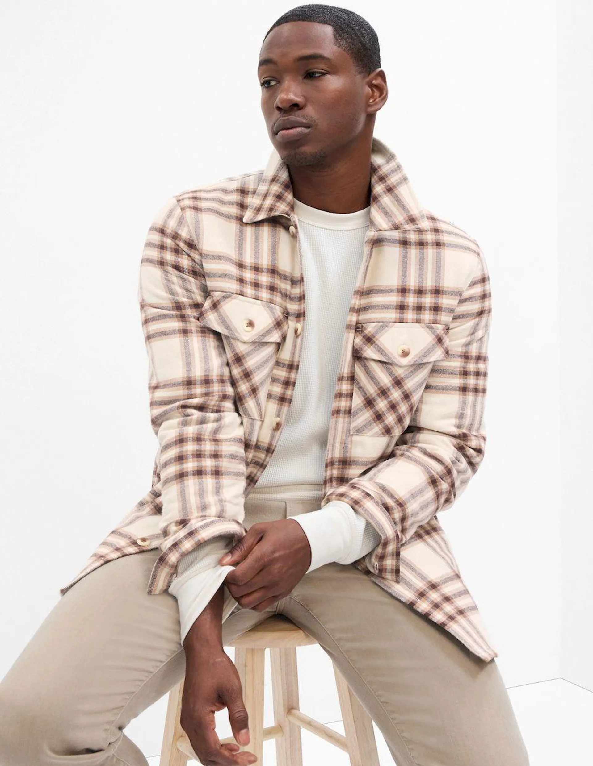 Chamarra con bolsillos para hombre