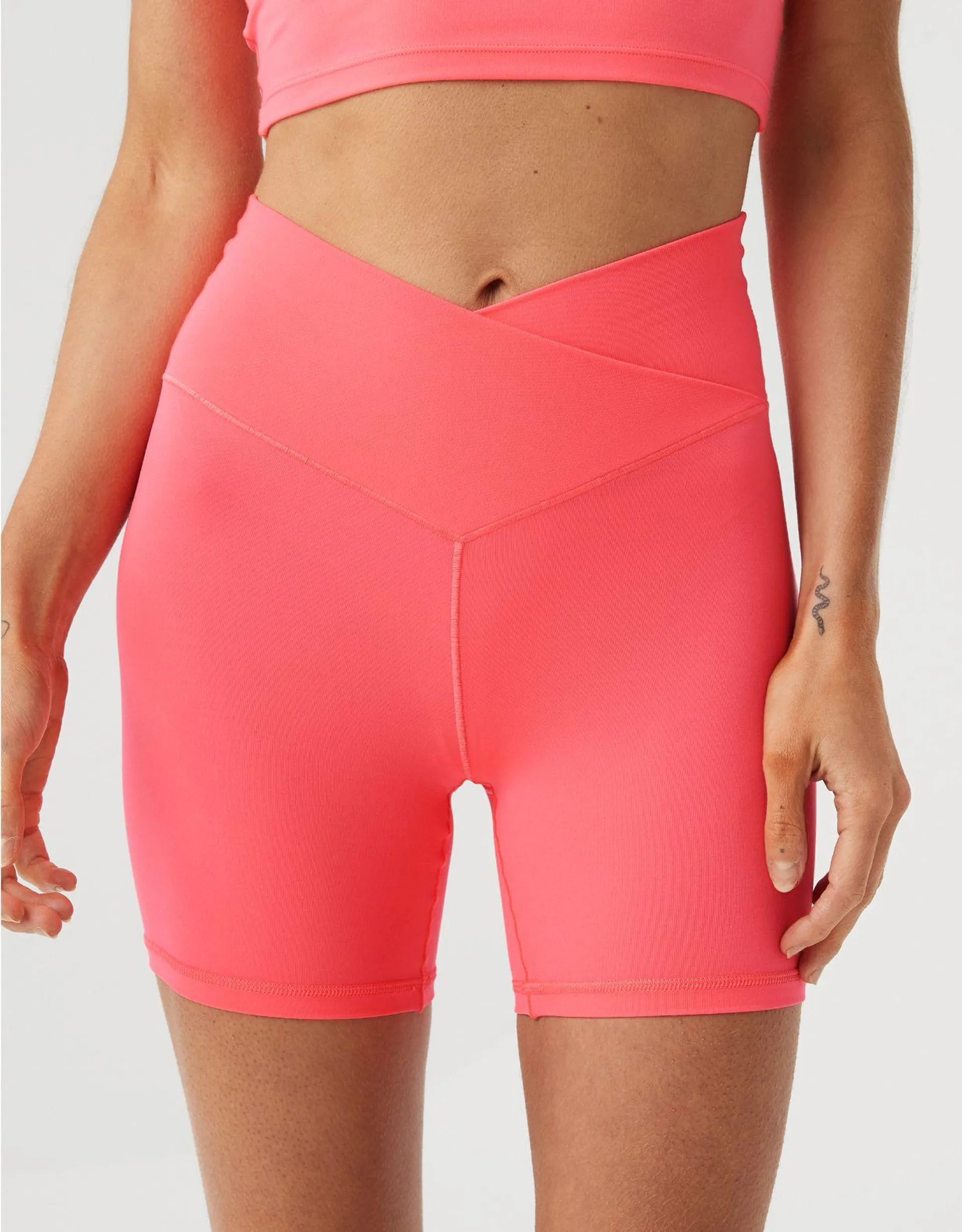 OFFLINE By Aerie Real Me Bike Short Crossover de 5"