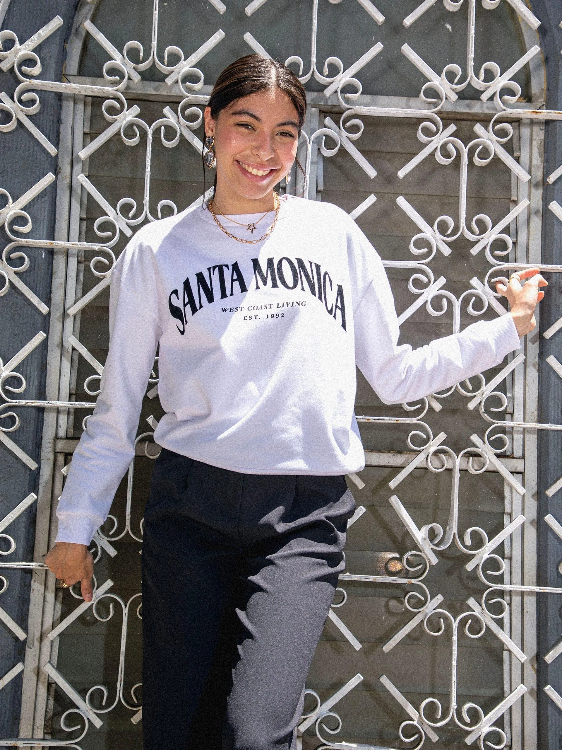 Sudadera Básica Texto Santa Monica con Textura Blanca