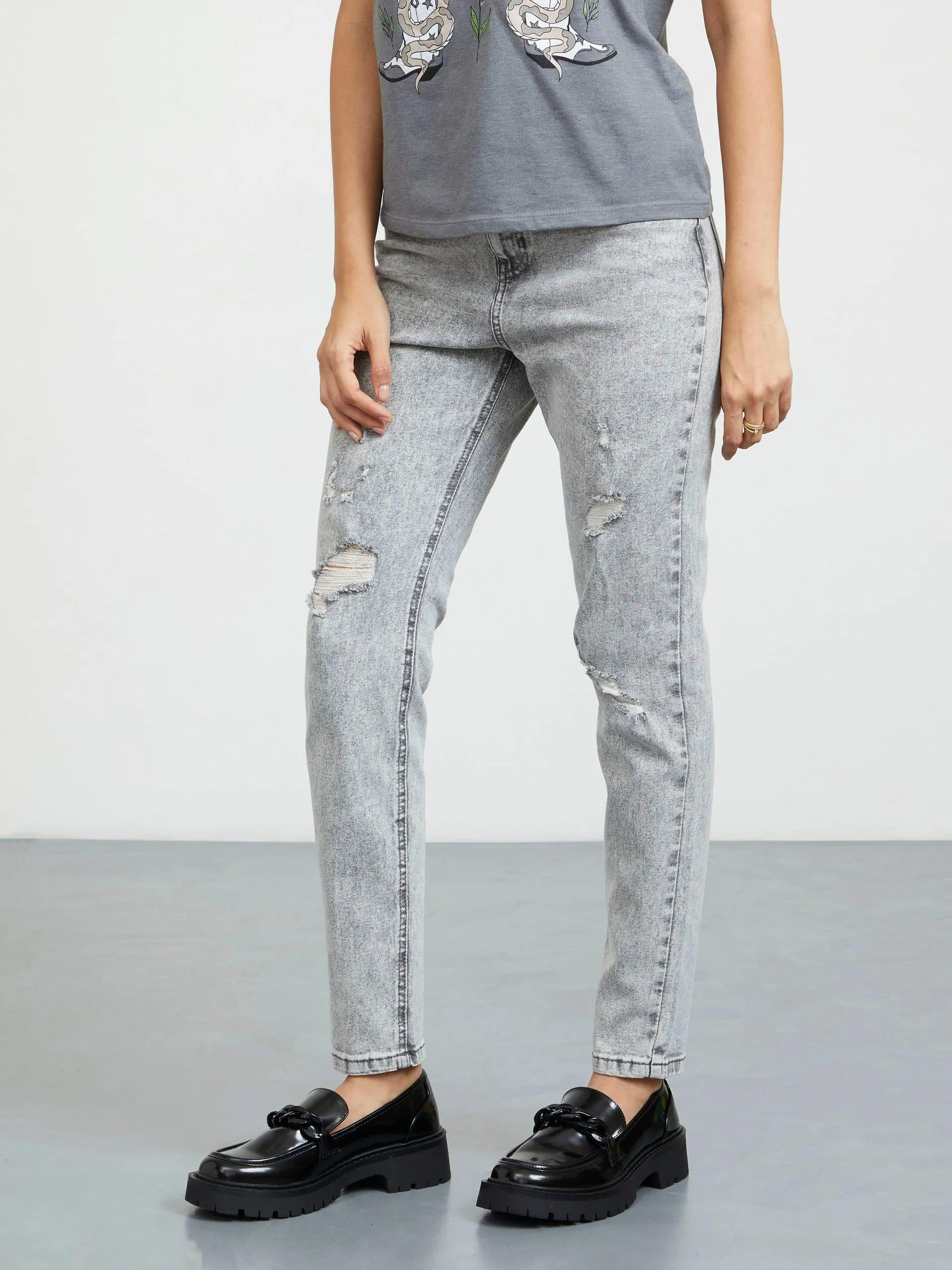 Jeans Skinny Tiro Regular Gris