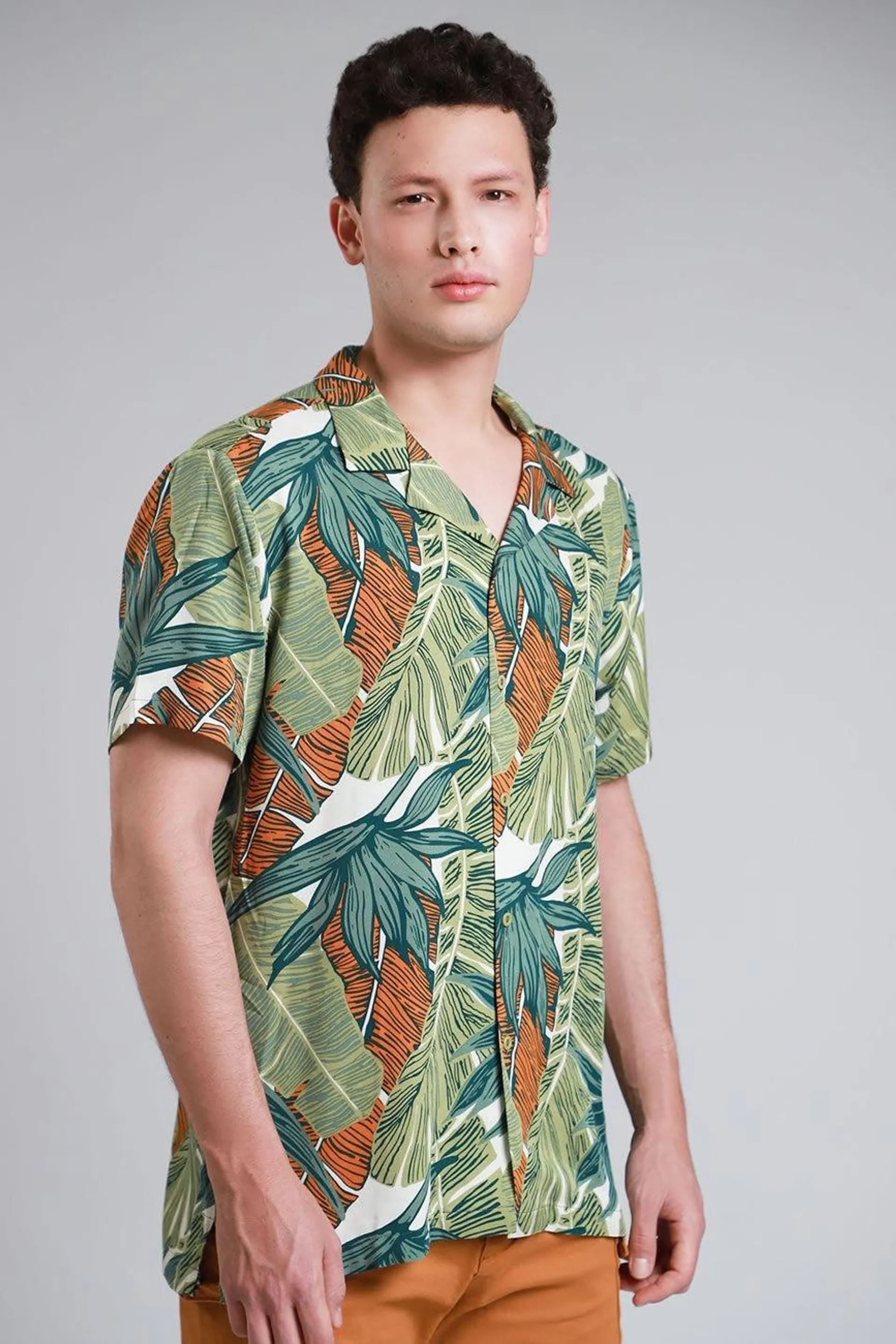 Camisa Manga Corta Estampado Tropical