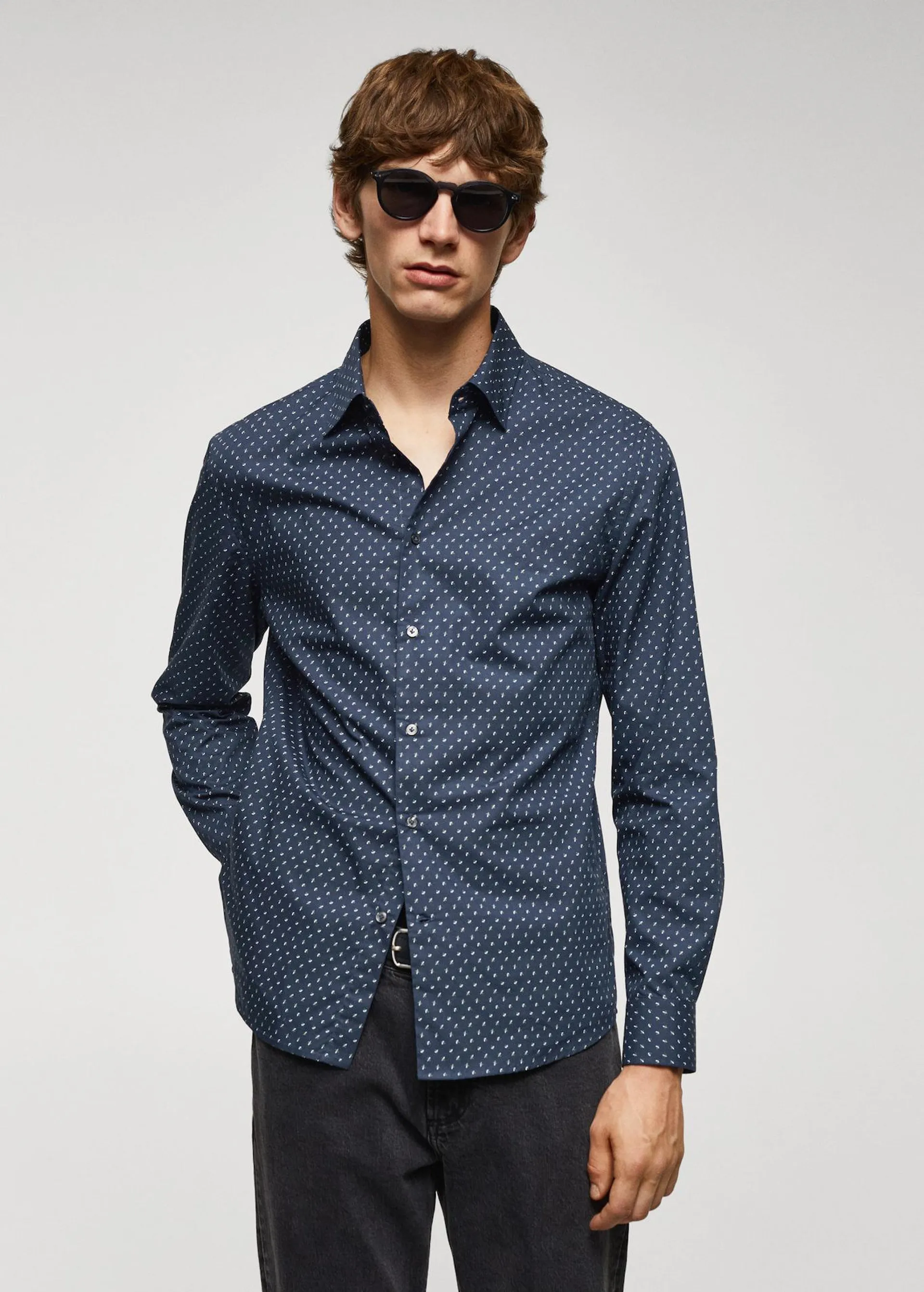 Camisa 100% algodón estampado micro hojas