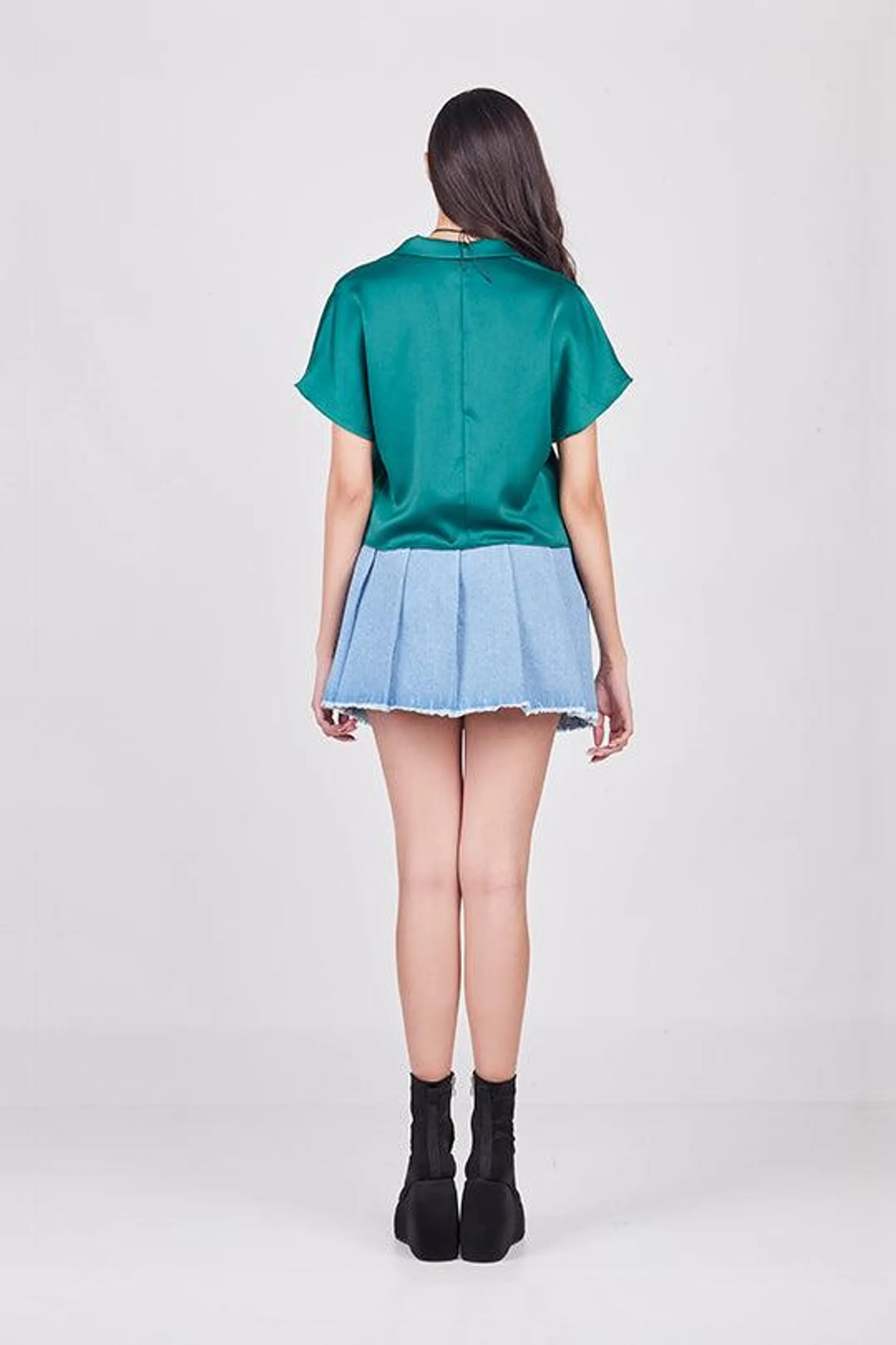 BLUSA VERDE CON CUELLO