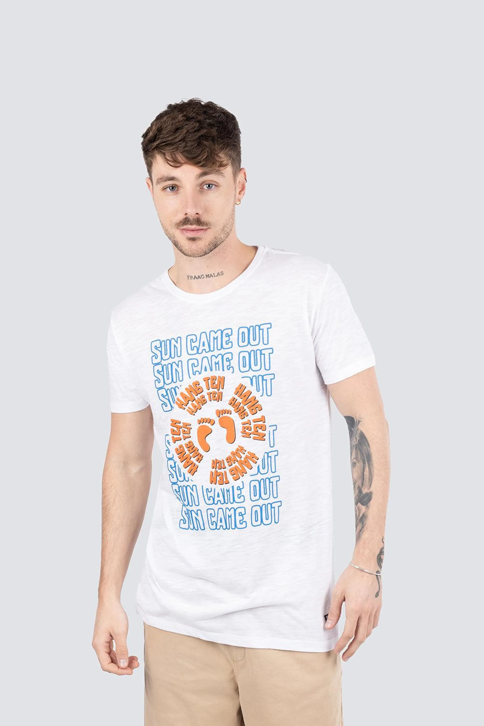 Playera con estampado huellas