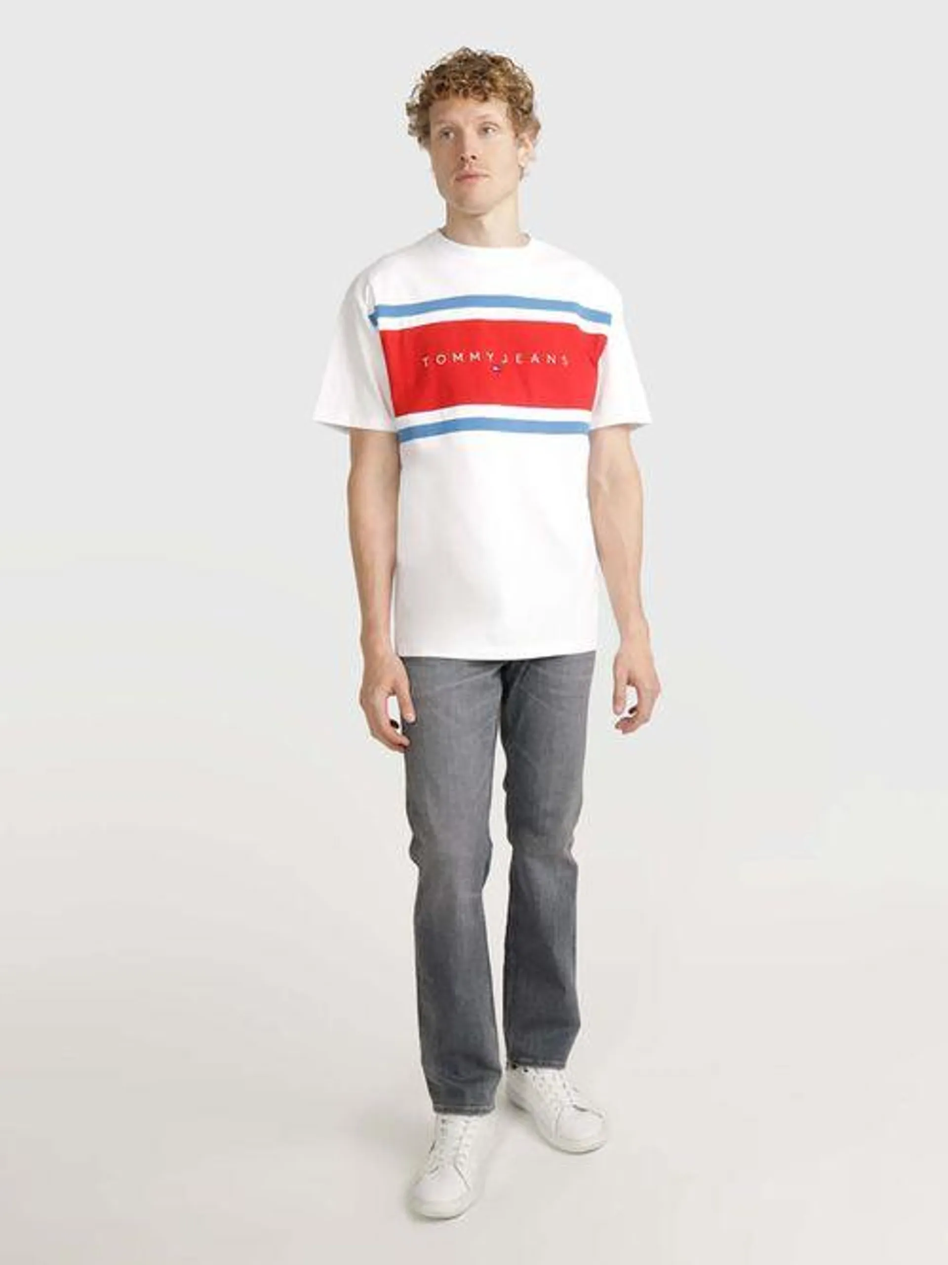 Playera tommy Jeans con franja en pecho de hombre de hombre Tommy Jeans