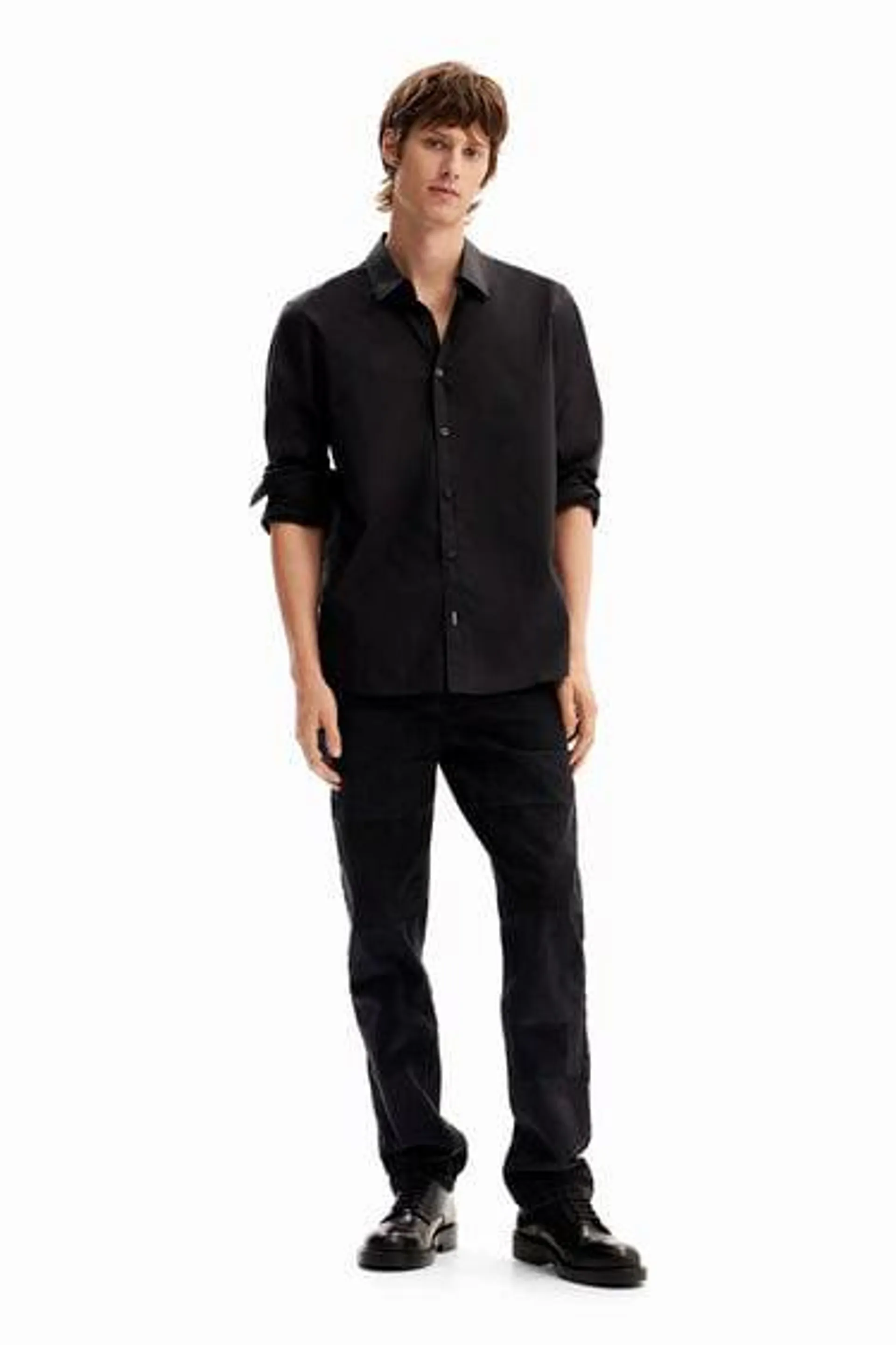 Camisa básica detalles contraste