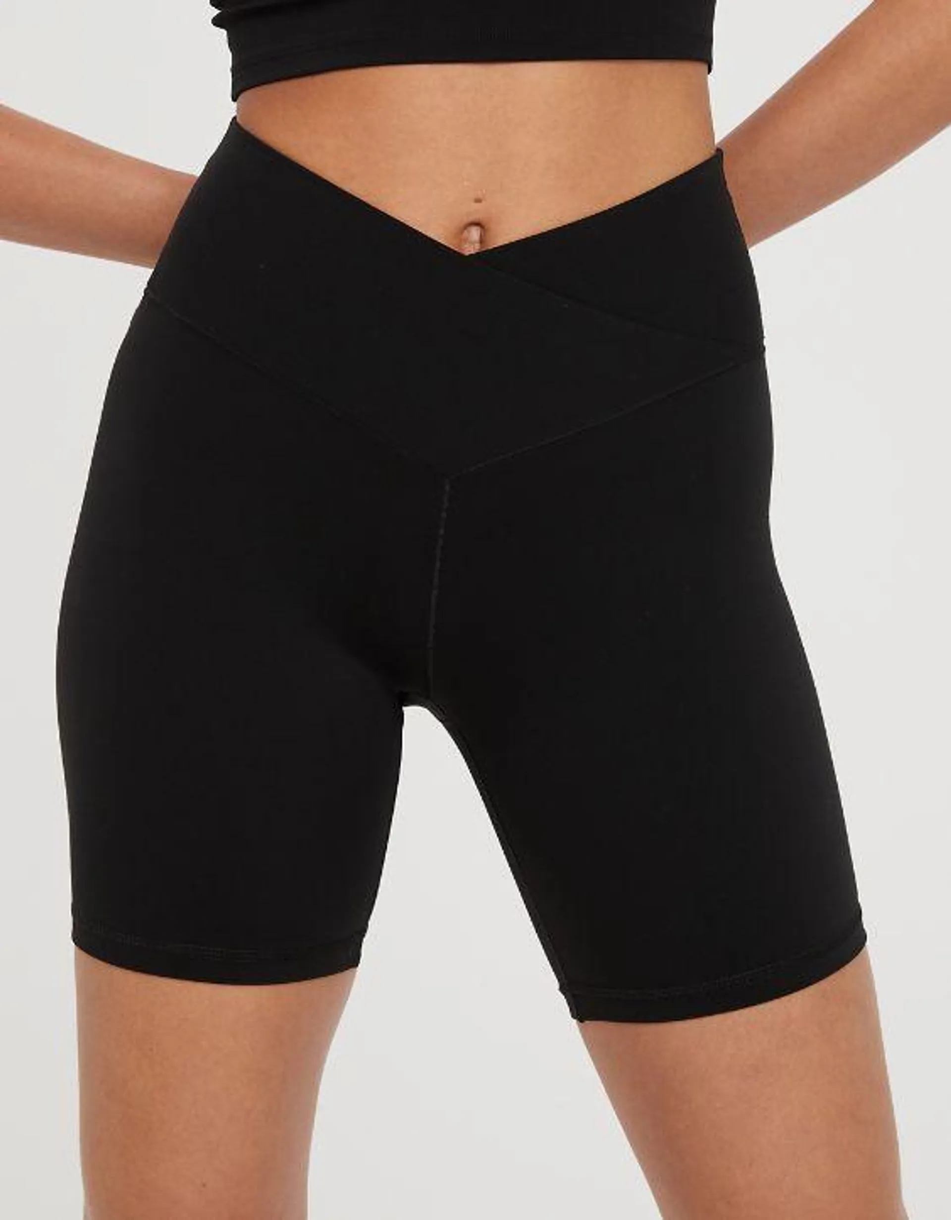 OFFLINE By Aerie Real Me Bike Short Crossover de 7"