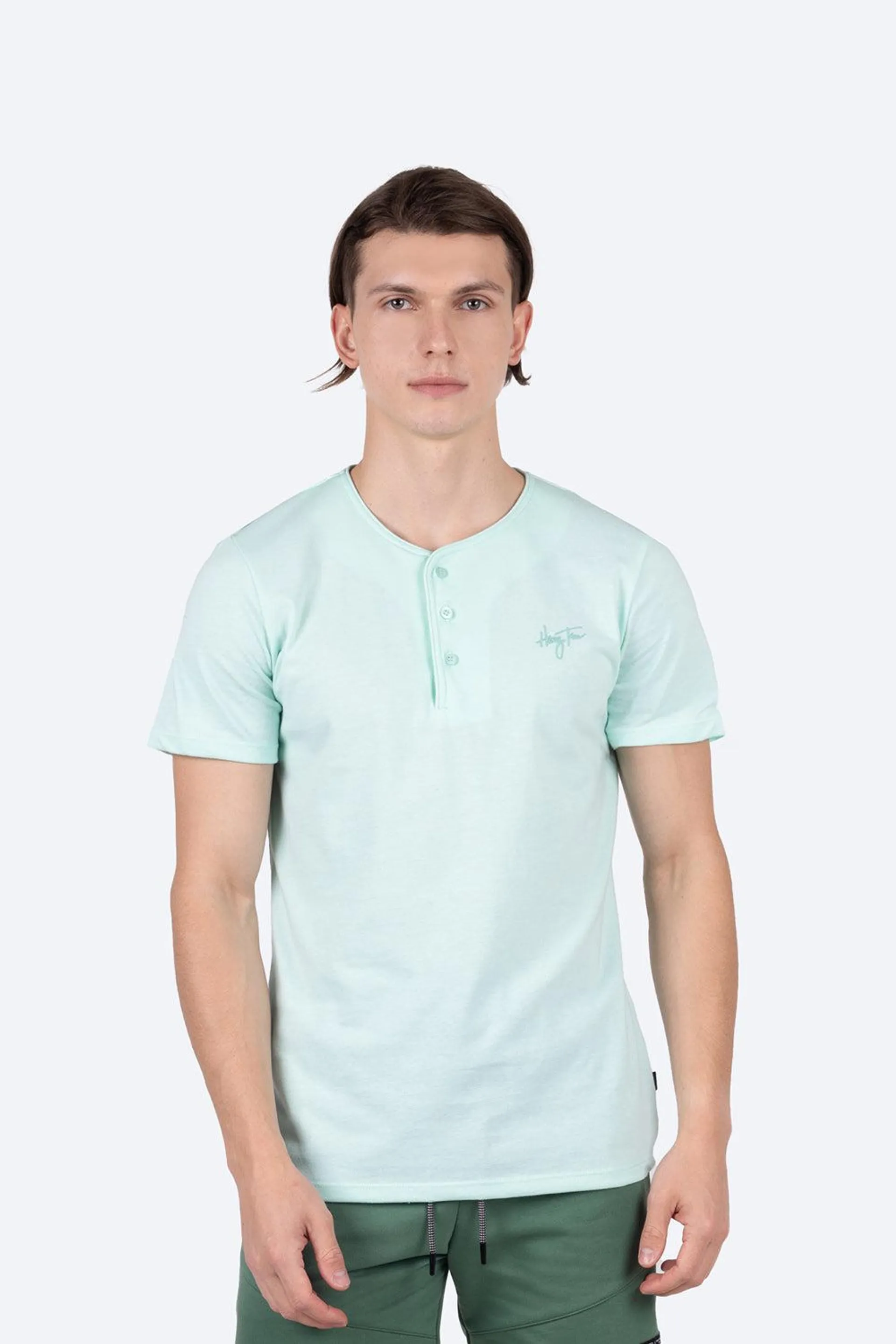 Playera verde con botones