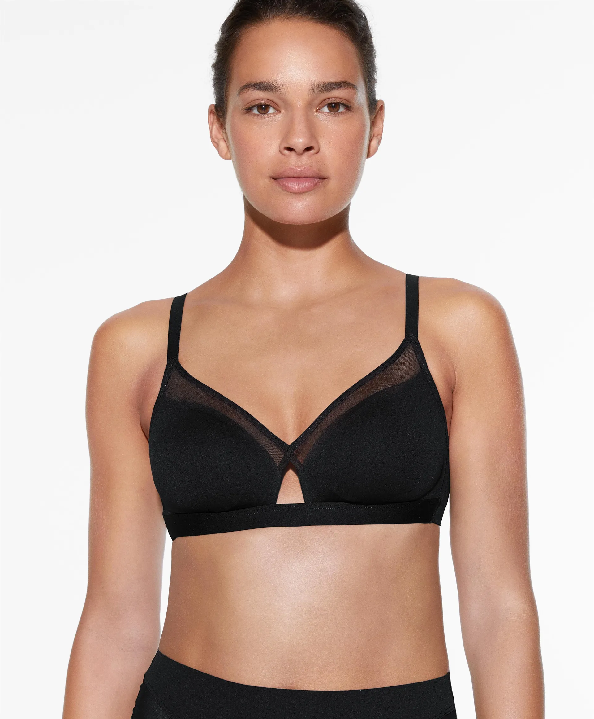 Brasier triangular cut-out invisible tul