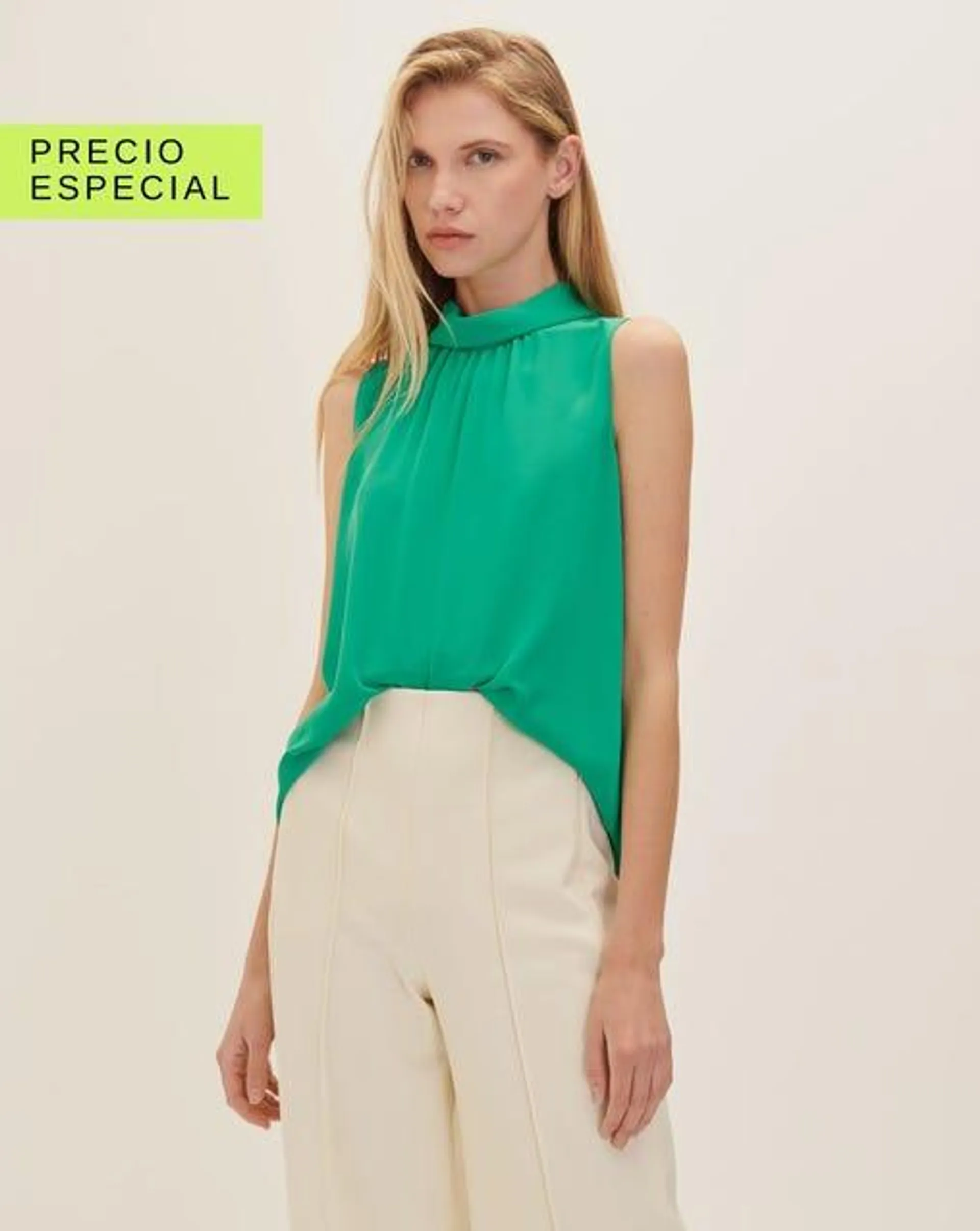 Blusa Verde Cuello Alto Con Pliegues