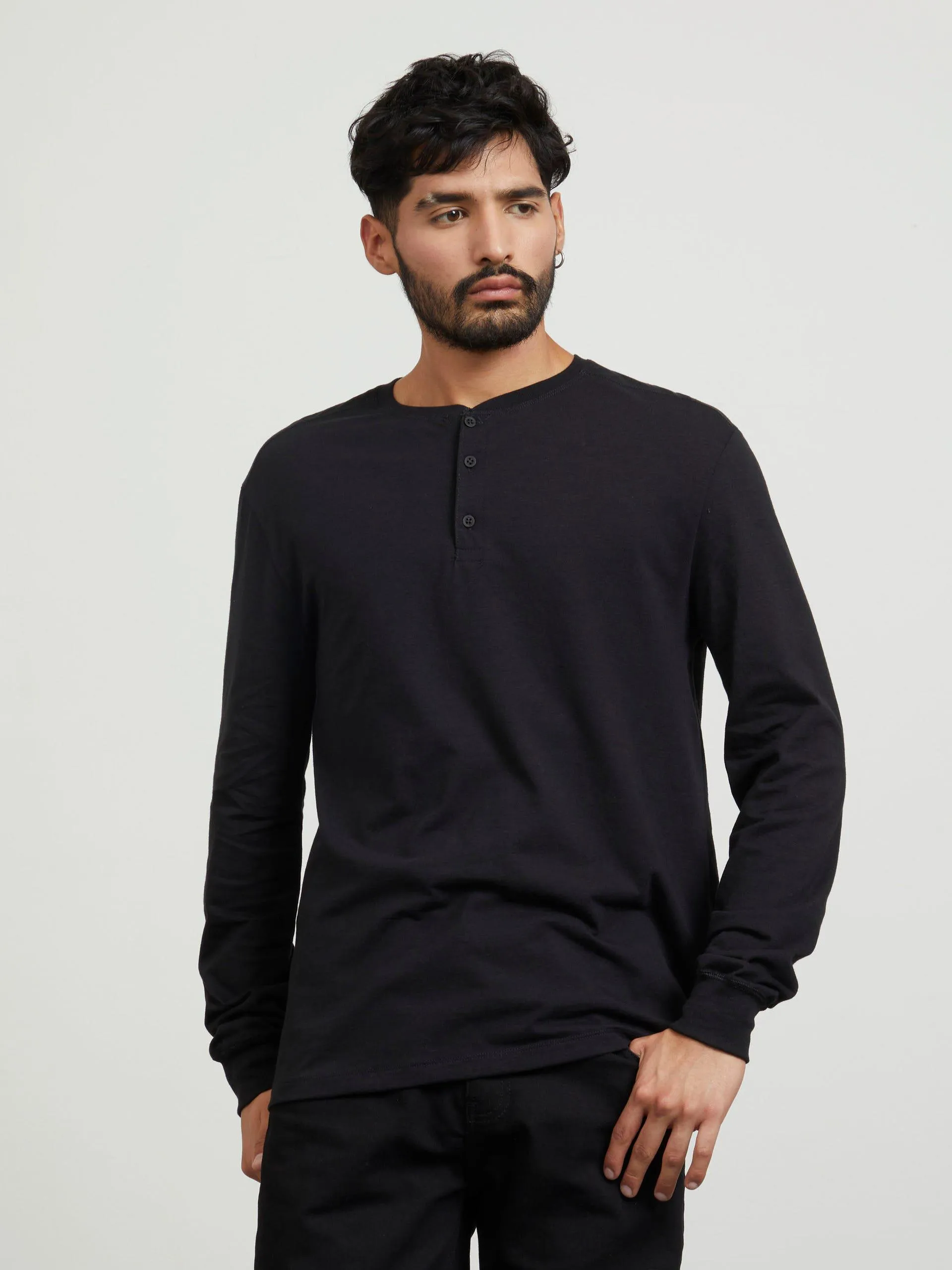 Playera Manga Larga Henley Negra