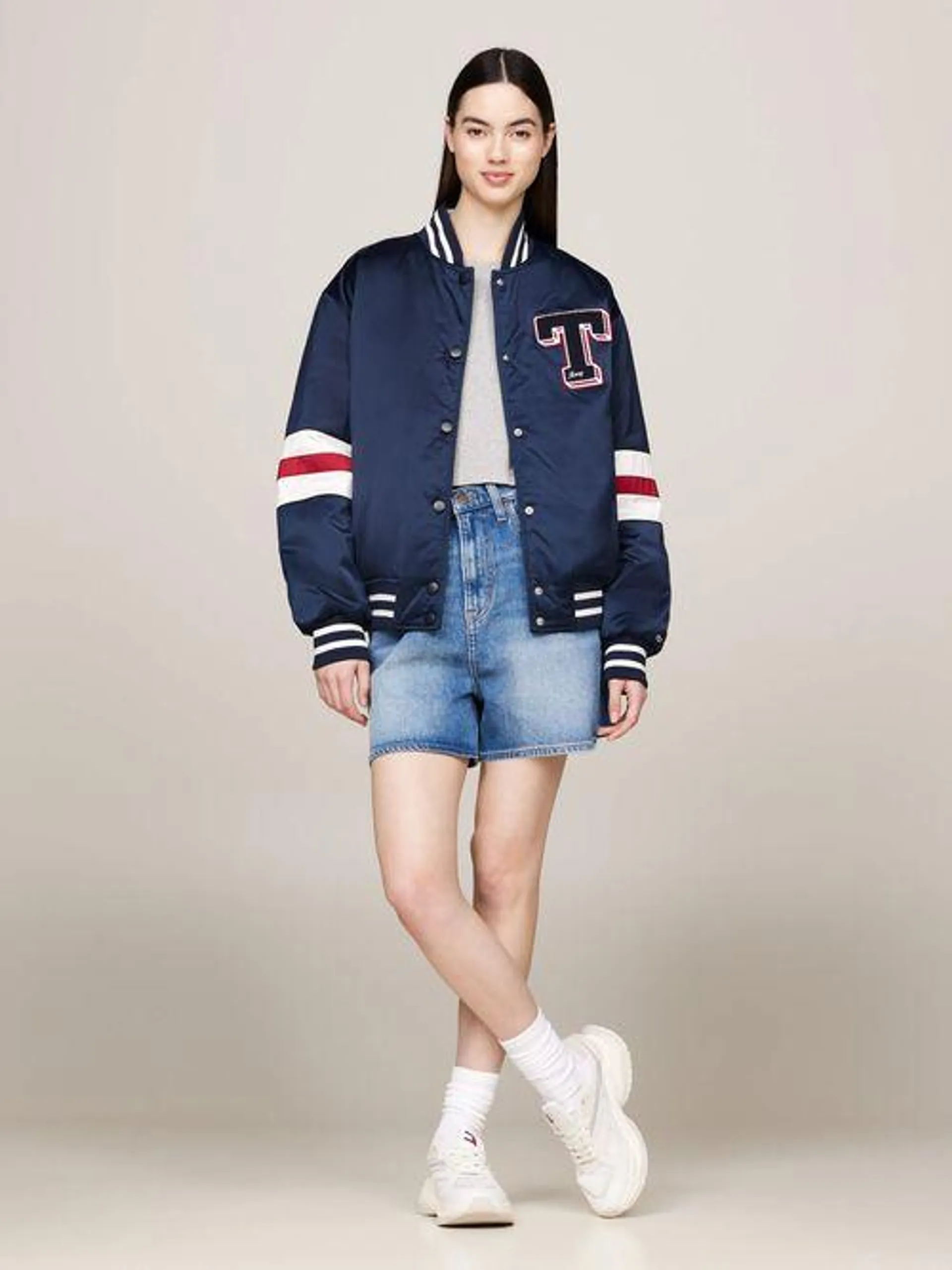 Chamarra bomber Letterman de satén de mujer Tommy Jeans