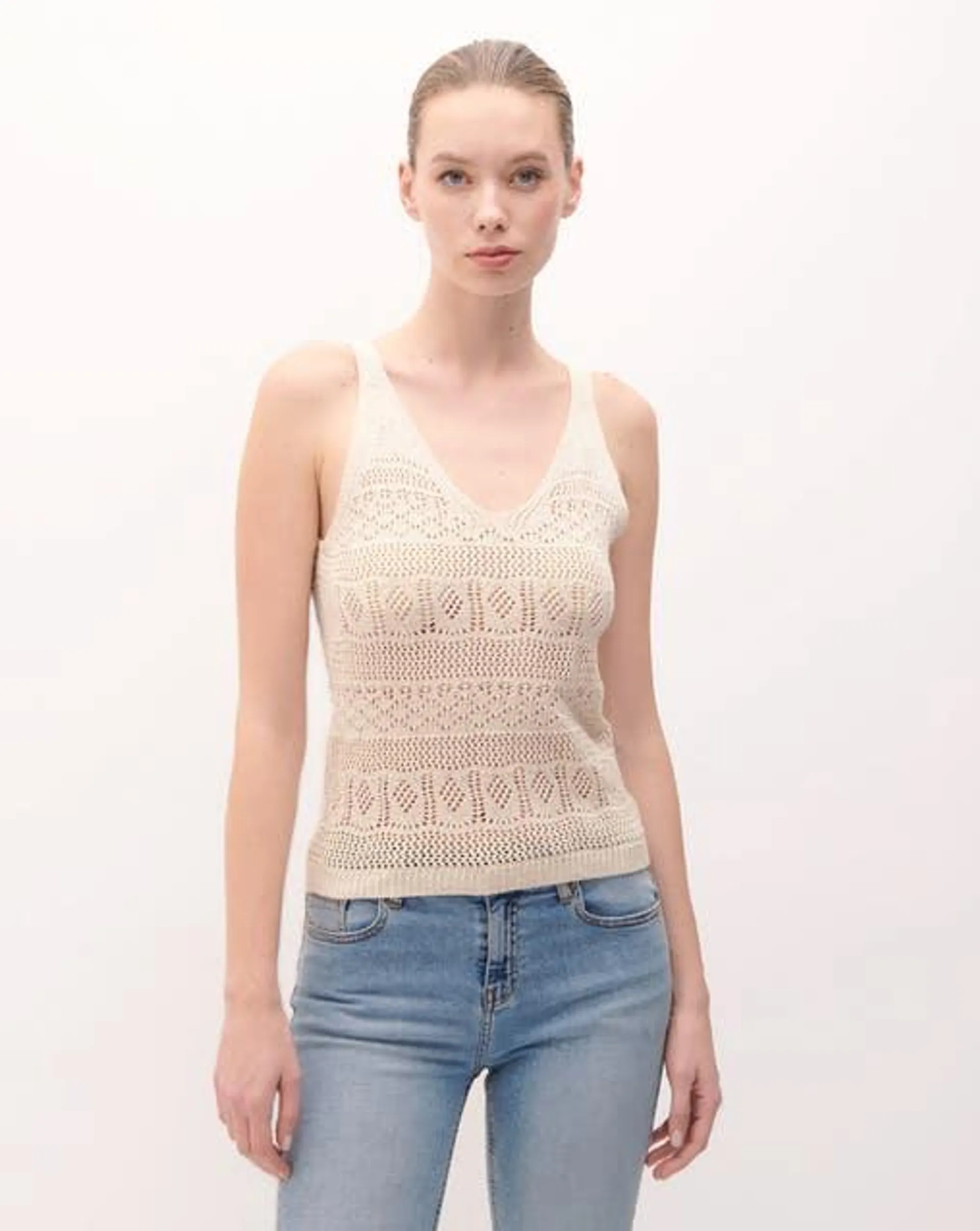 Blusa Escote V Beige Tejido Calado