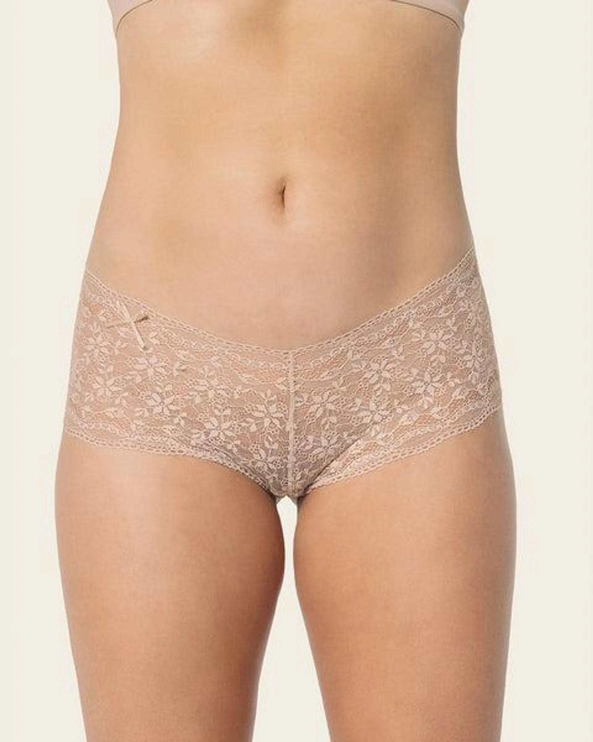 Panty estilo hipster en encaje sexy con refuerzo en algodón