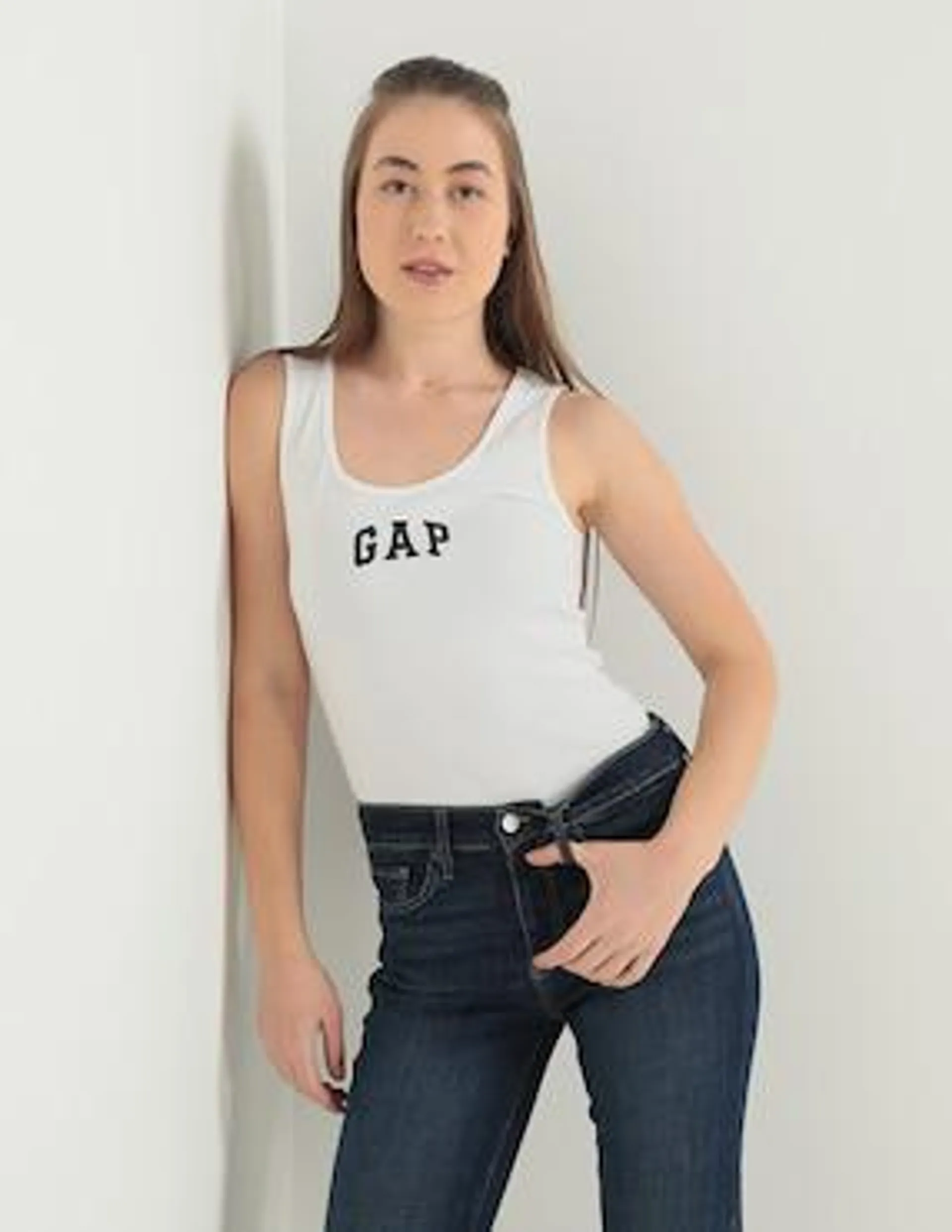 Playera sin manga cuello redondo para mujer