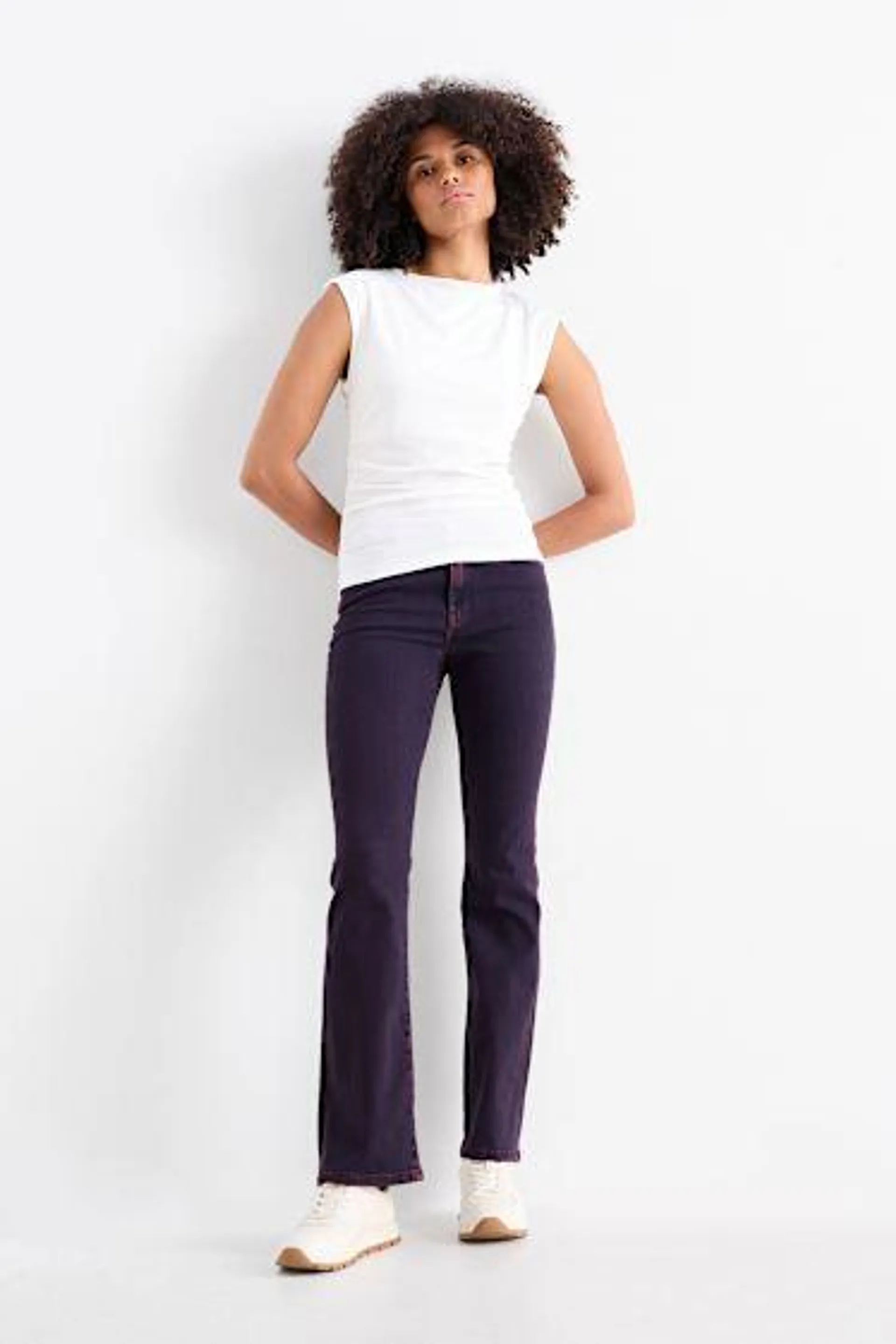 Bootcut jeans - mid-rise waist