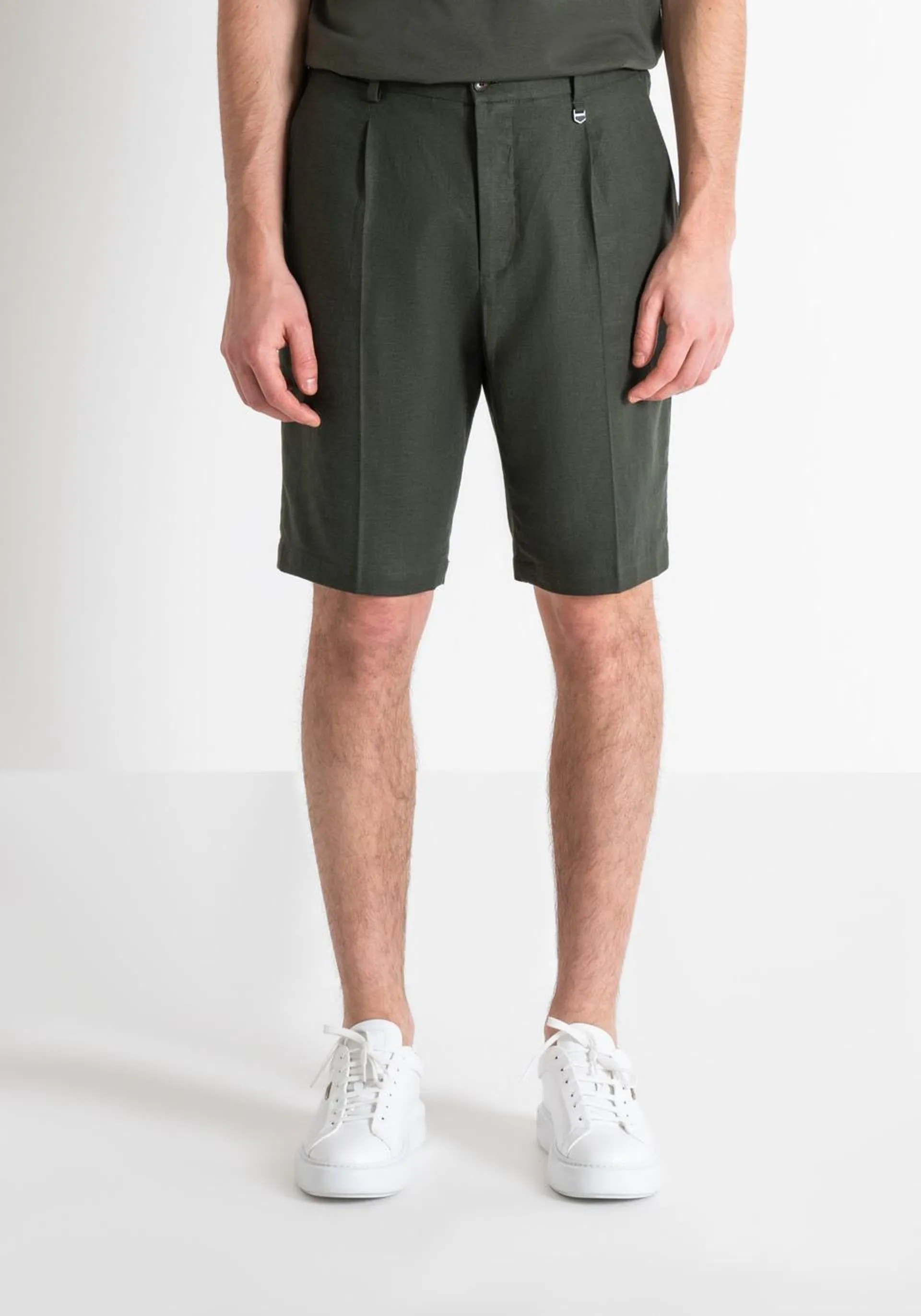 CARROT FIT "GUSTAF" SHORTS IN LINEN AND VISCOSE BLEND